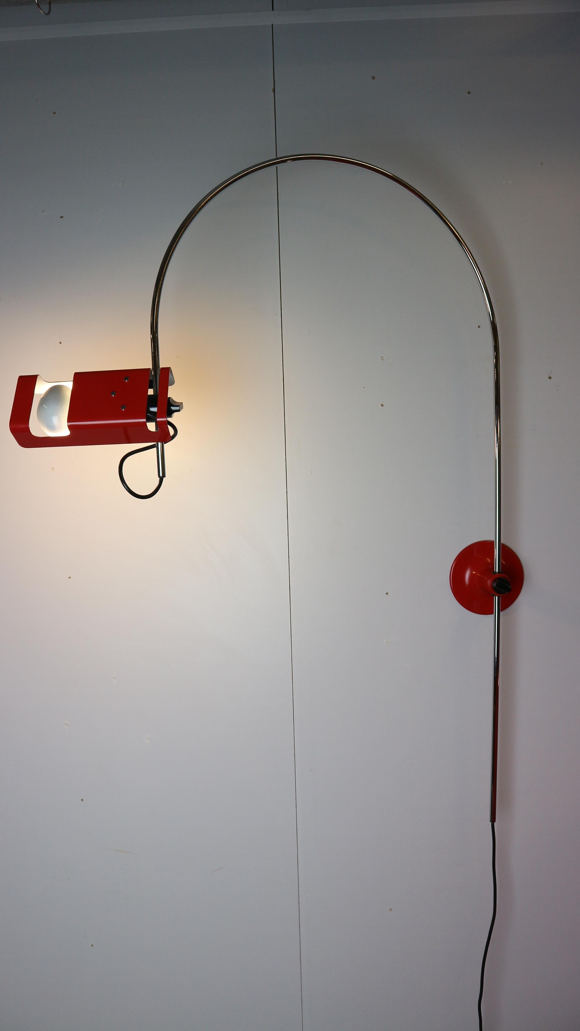 Red vintage Spider Wall Lamp by Joe Colombo for O-Luce 1965s In Good Condition In The Hague, NL