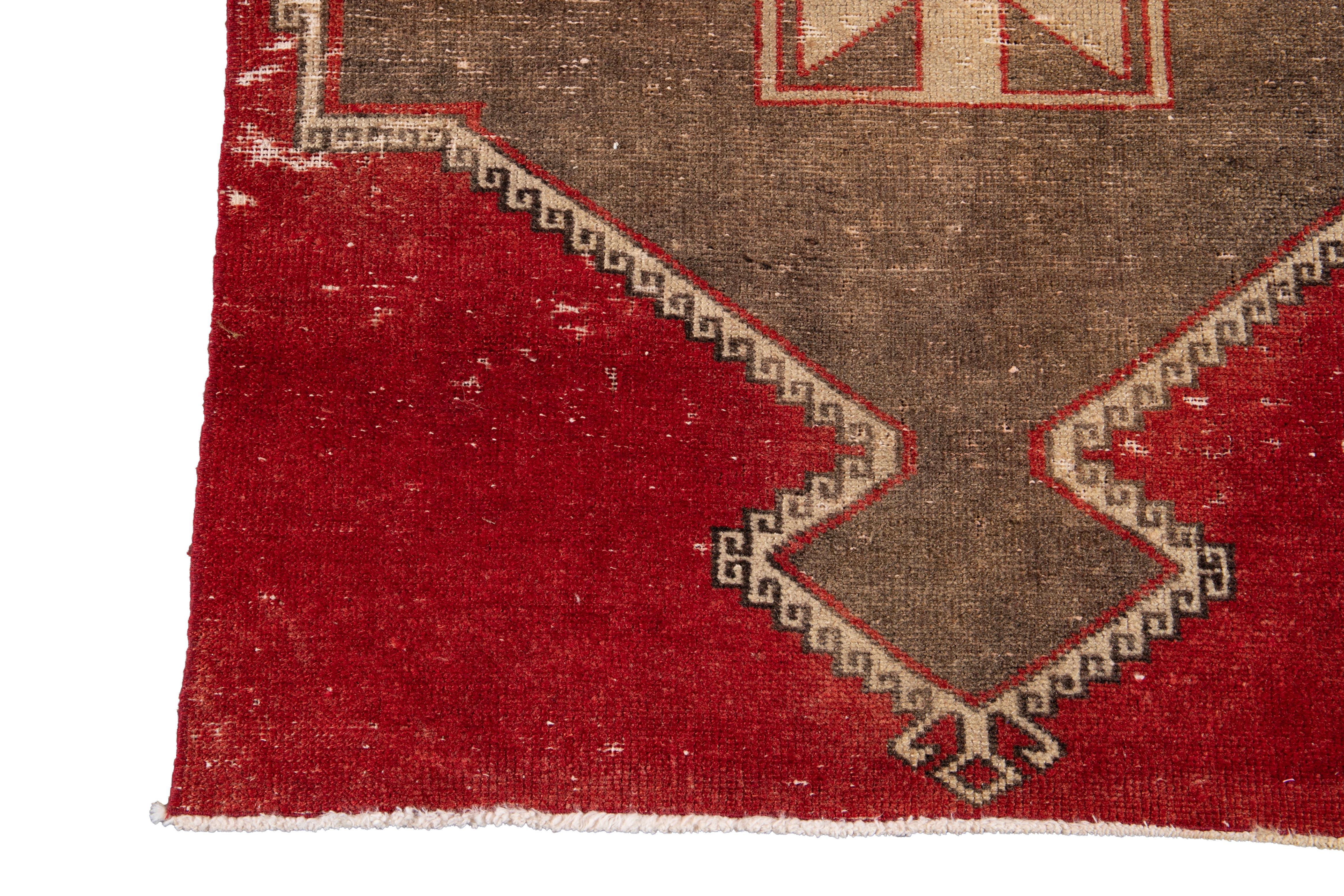 Roter türkischer geometrischer Vintage-Läufer aus Wolle im Angebot 4