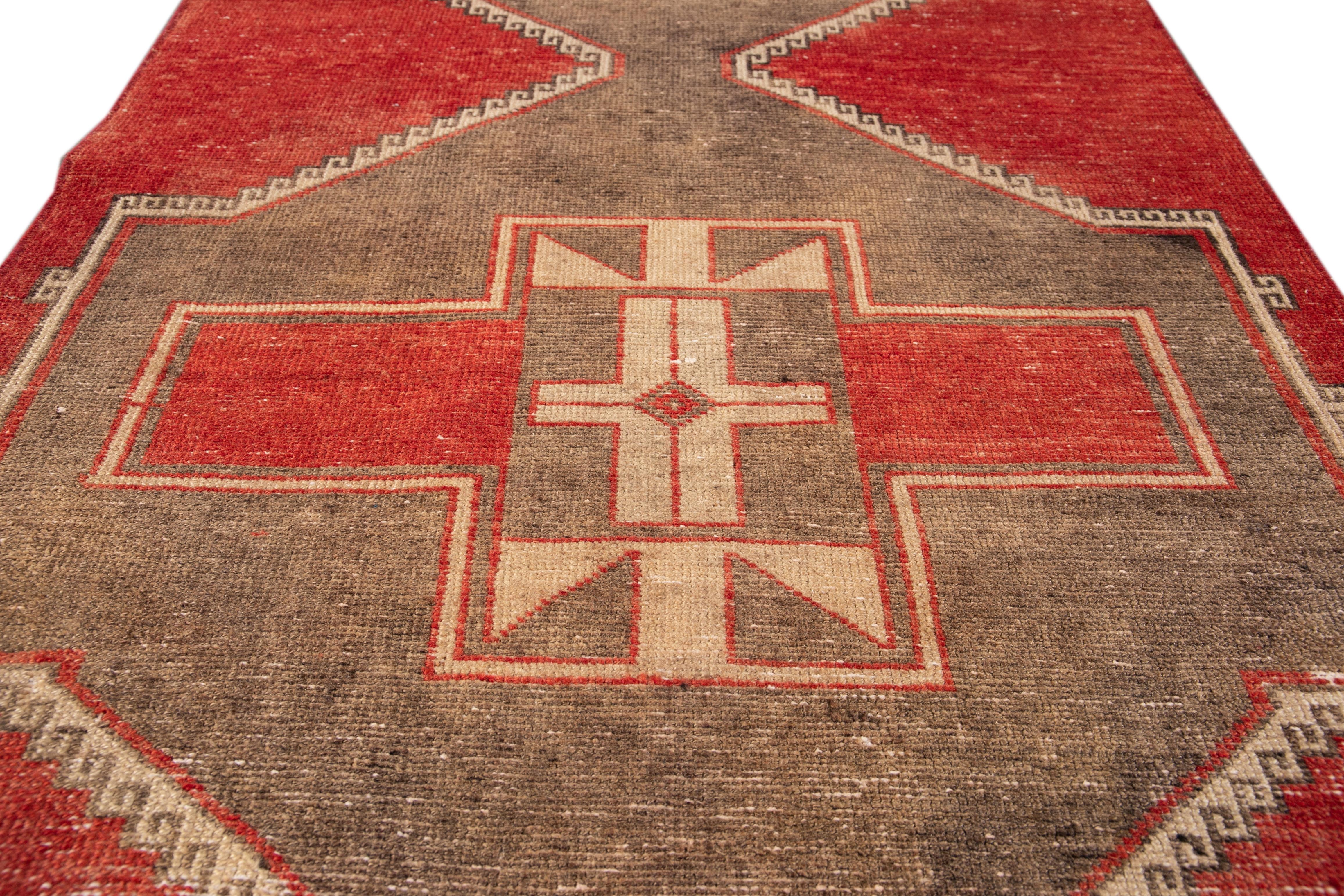 Roter türkischer geometrischer Vintage-Läufer aus Wolle im Angebot 6
