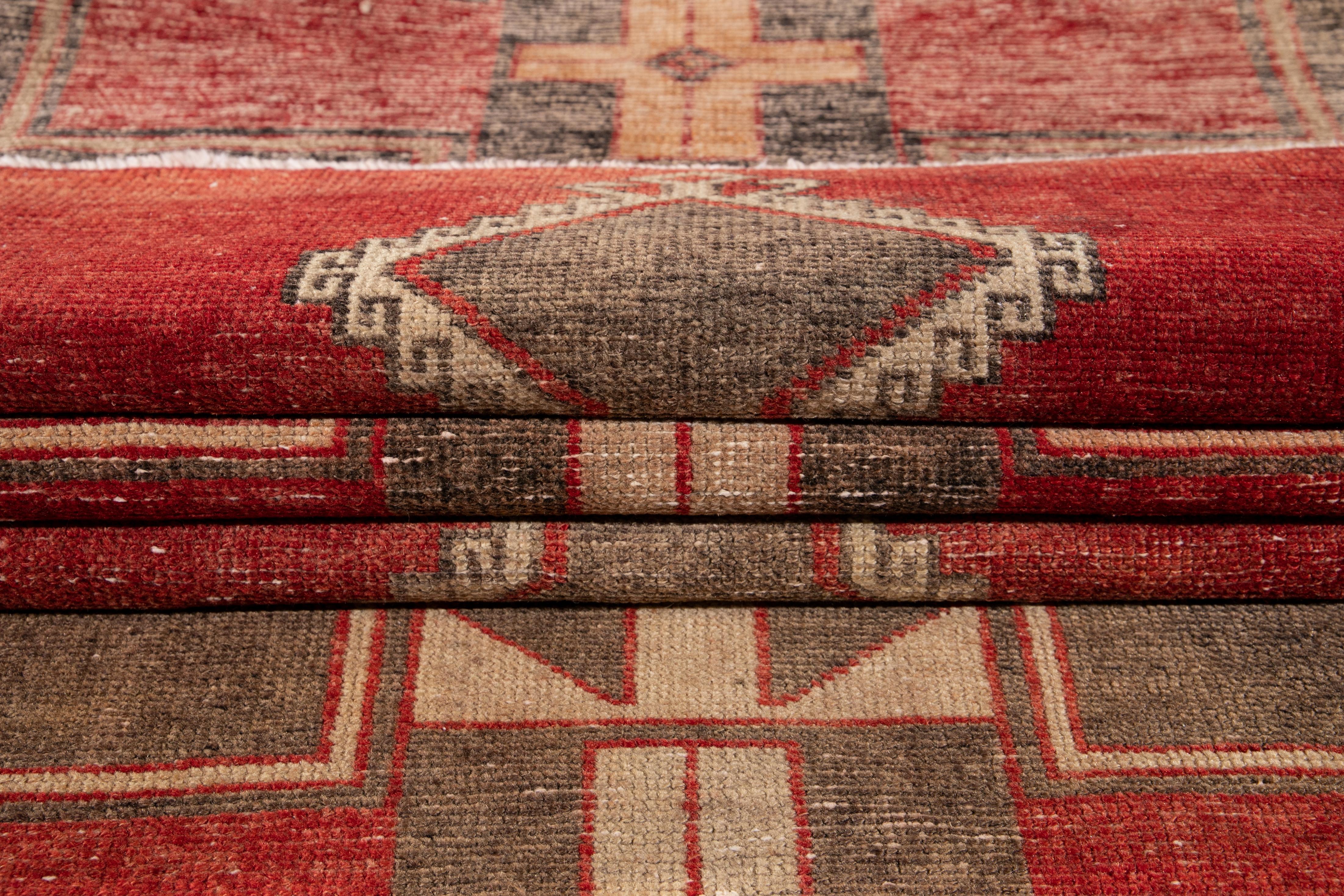 Roter türkischer geometrischer Vintage-Läufer aus Wolle im Angebot 3