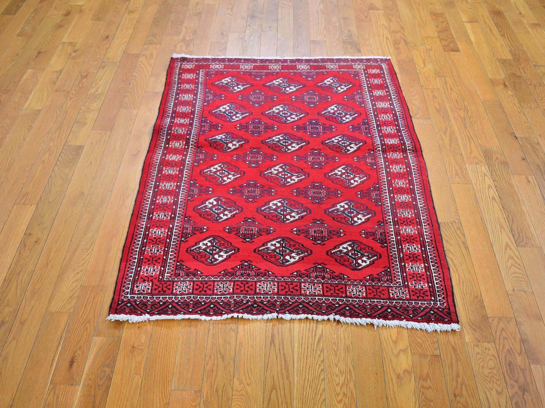 Ce fabuleux tapis noué à la main a été créé et conçu pour une résistance et une durabilité accrues. Ce tapis a été fabriqué à la main pendant des semaines selon la méthode traditionnelle utilisée pour fabriquer des tapis. C'est vraiment une pièce