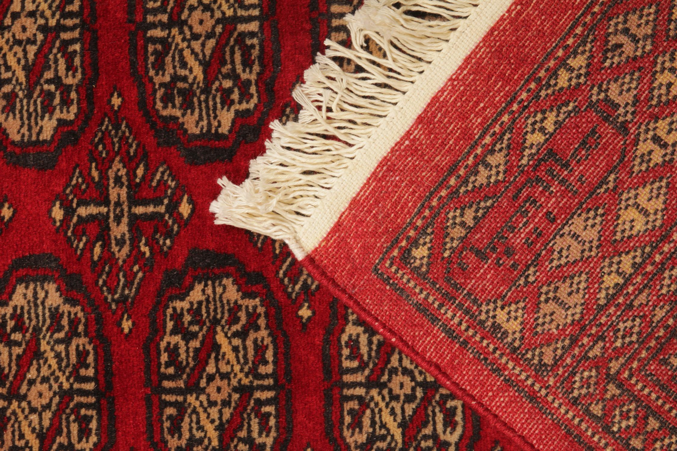 Rot Vintage Wolle Turkmen Läufer, handgefertigt Geometrische Medaillon Flur Teppich im Zustand „Hervorragend“ im Angebot in Wembley, GB