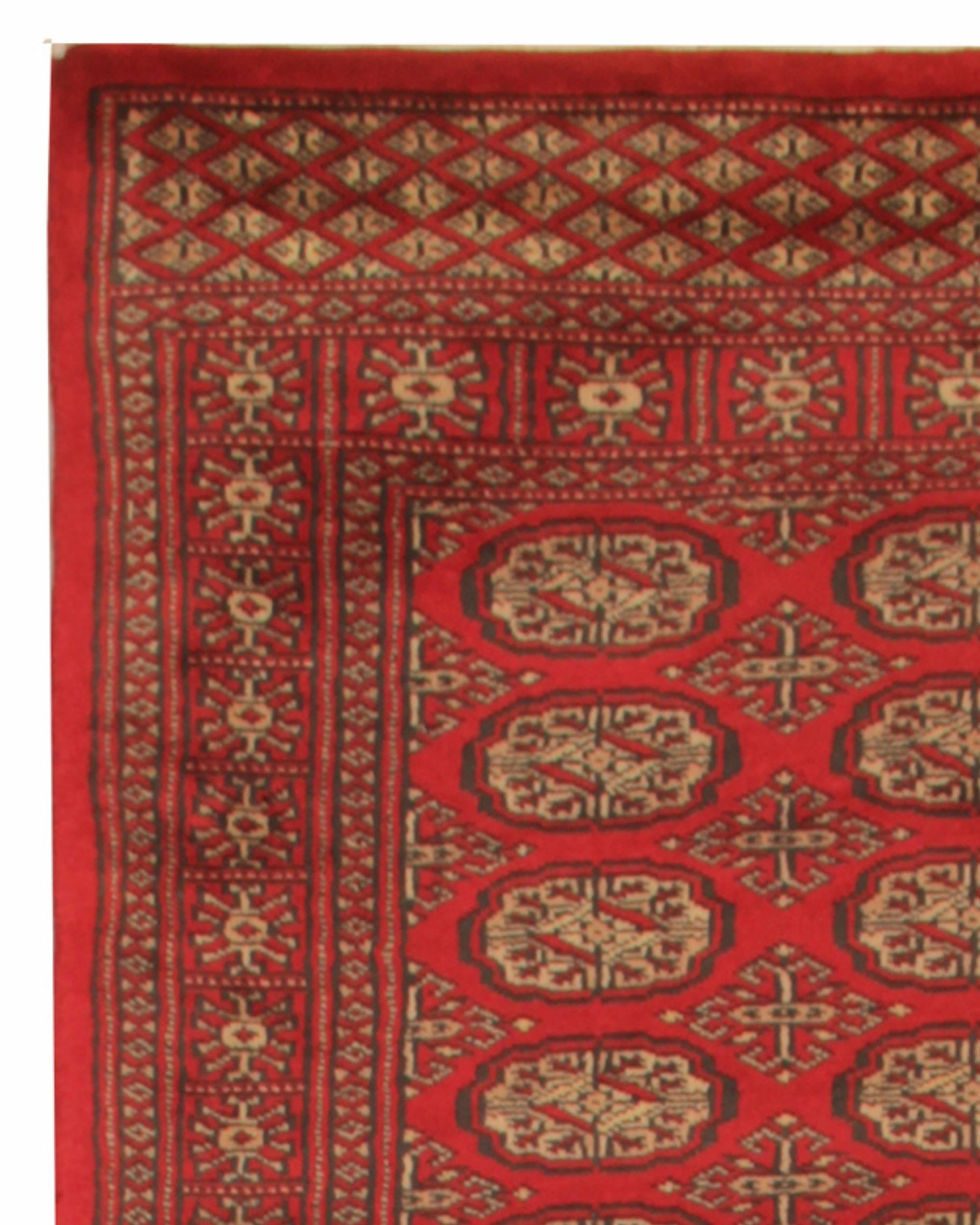 Rot Vintage Wolle Turkmen Läufer, handgefertigt Geometrische Medaillon Flur Teppich im Angebot 1