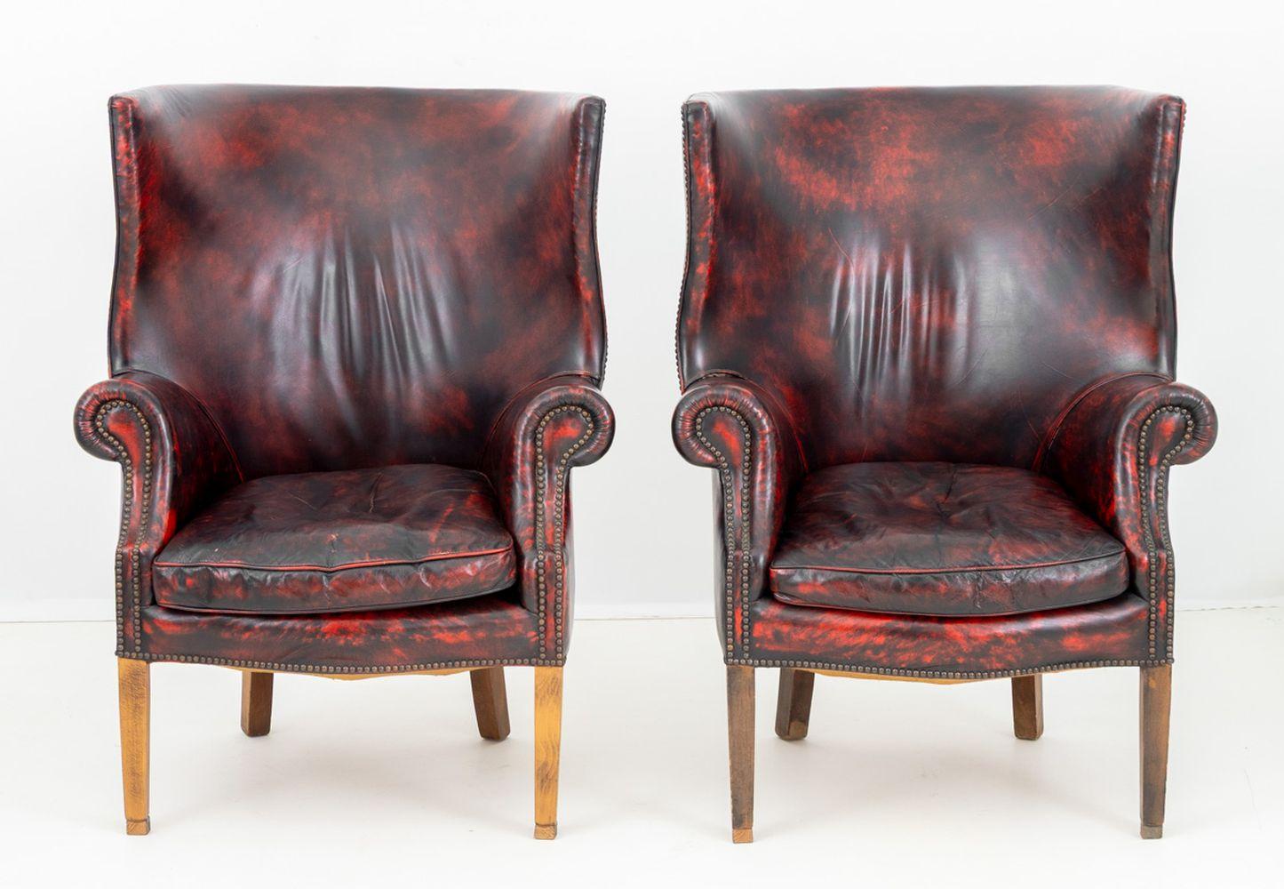 Pareja de Sillones Ala Tapizados en Vinilo Rojo Moderno en venta