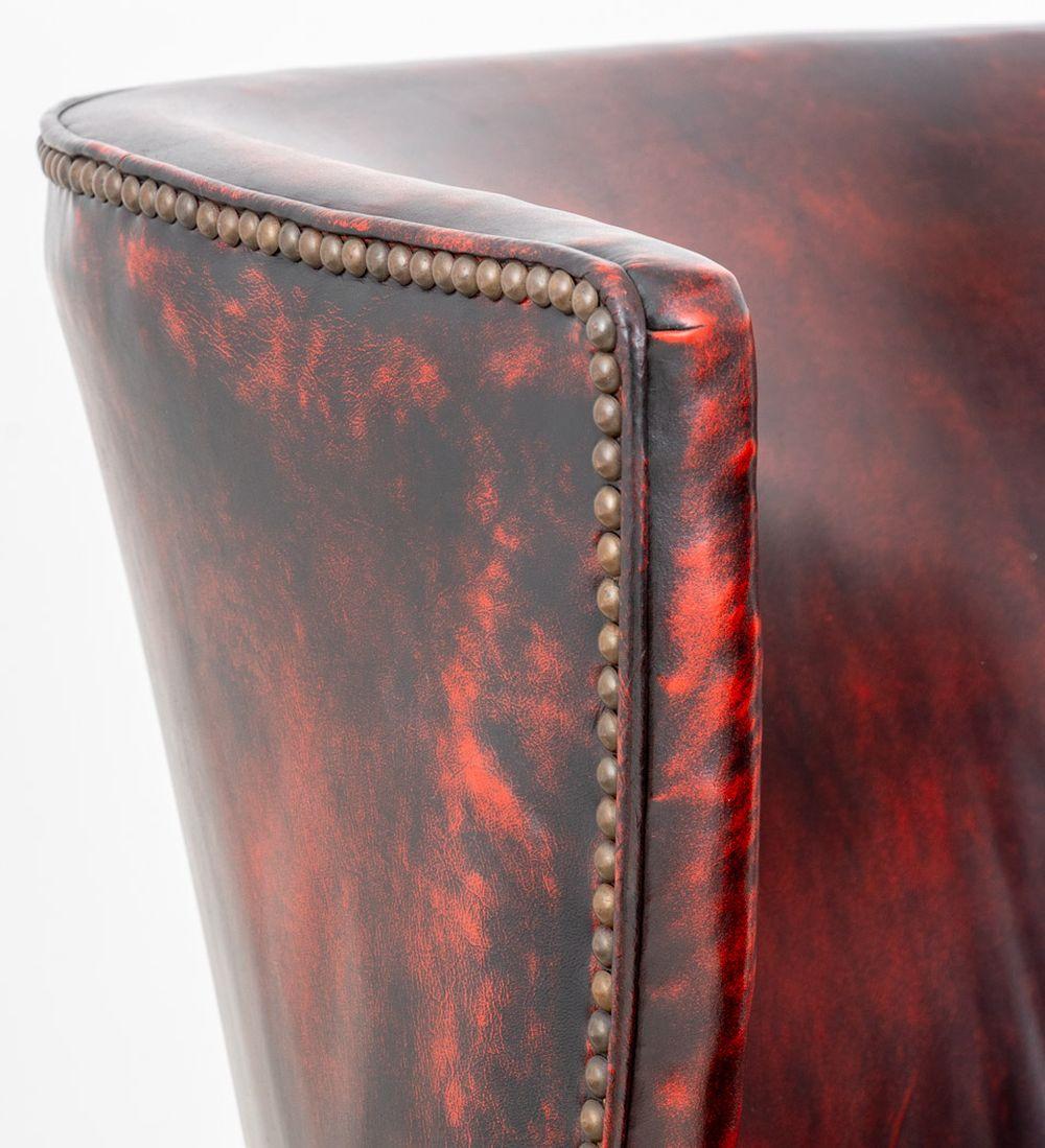 Pareja de Sillones Ala Tapizados en Vinilo Rojo en Bueno estado para la venta en Astoria, NY