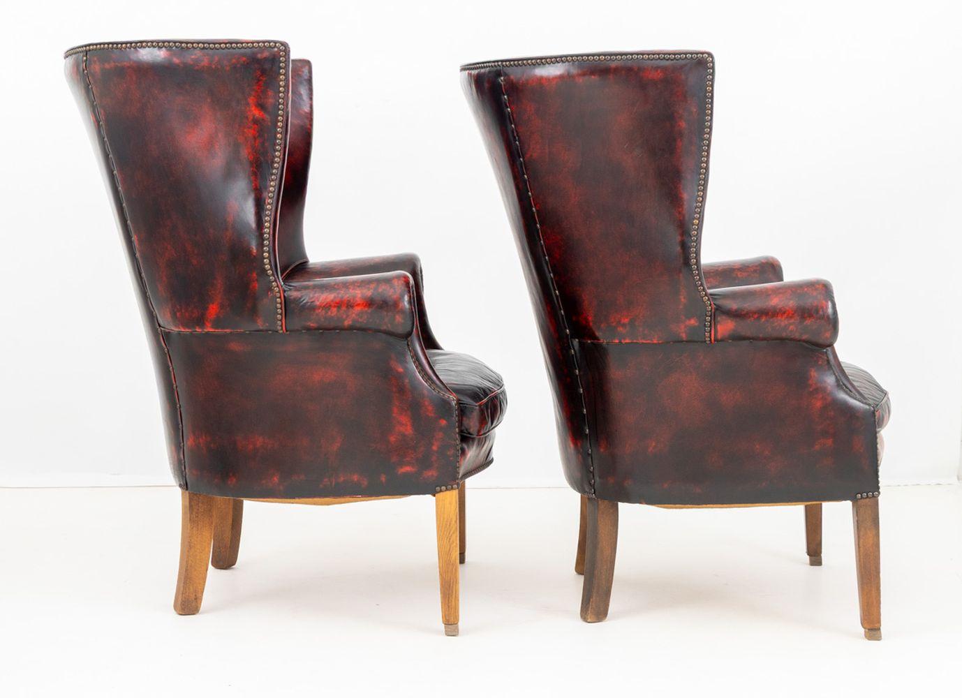 Pareja de Sillones Ala Tapizados en Vinilo Rojo Tapicería en venta