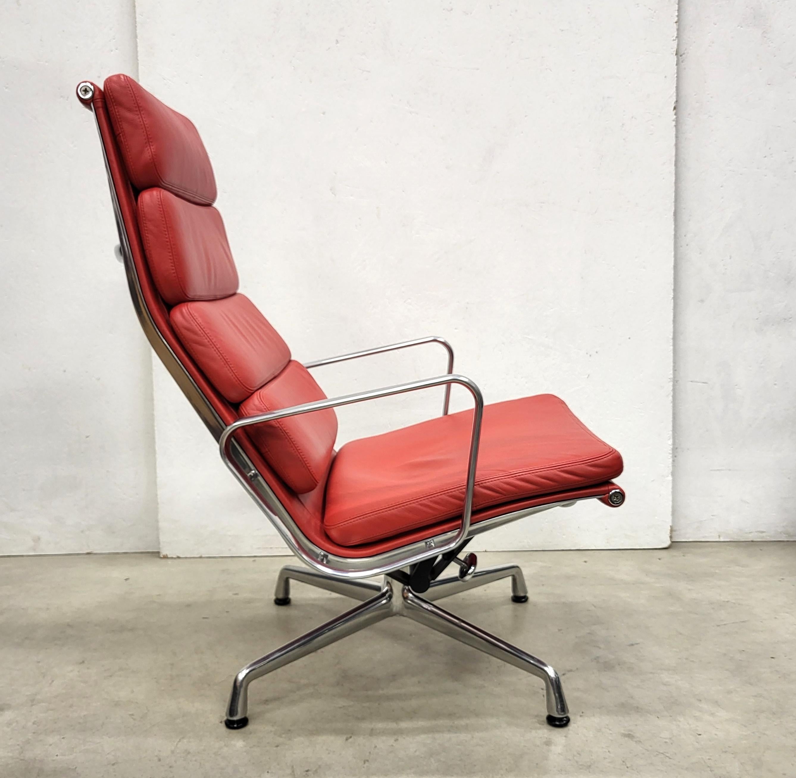 Red Vitra EA222 Soft Pad Lounge Chair & Ottoman by Charles Eames, 2013 In Good Condition In Aachen, NW