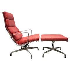 Fauteuil de salon et pouf Vitra EA222 rouge par Charles Eames, 2013
