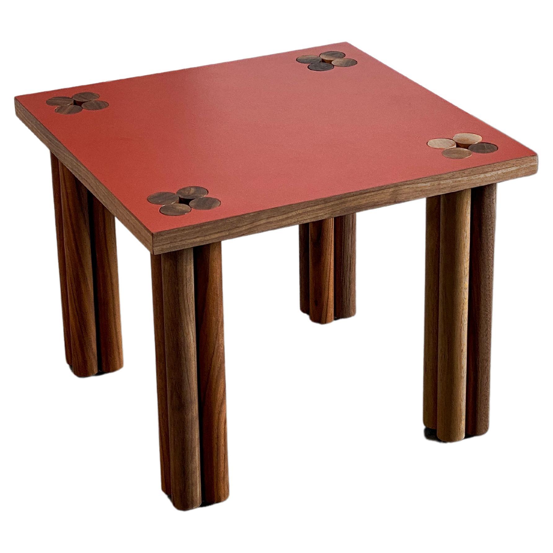 Table d'appoint Hana rouge et noyer