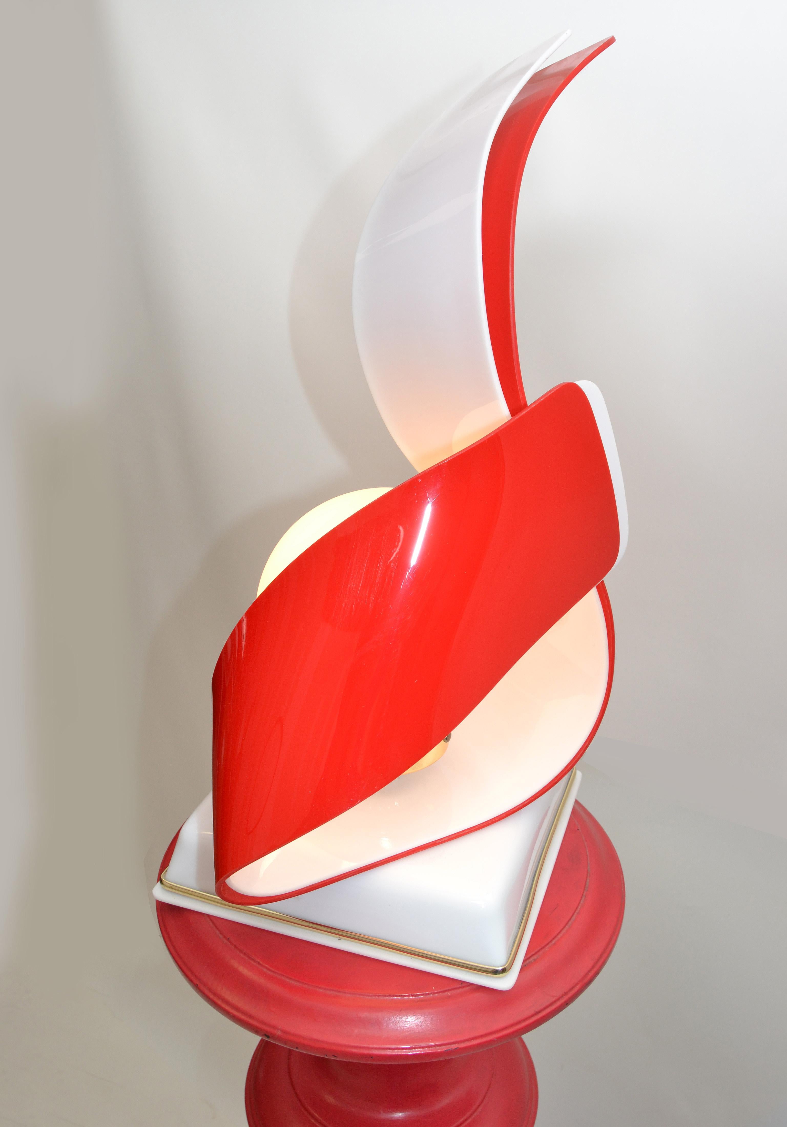 Red & White Acrylic Sculptural Table Lamp by Acrylic Design White Opaline Glass For Sale 1