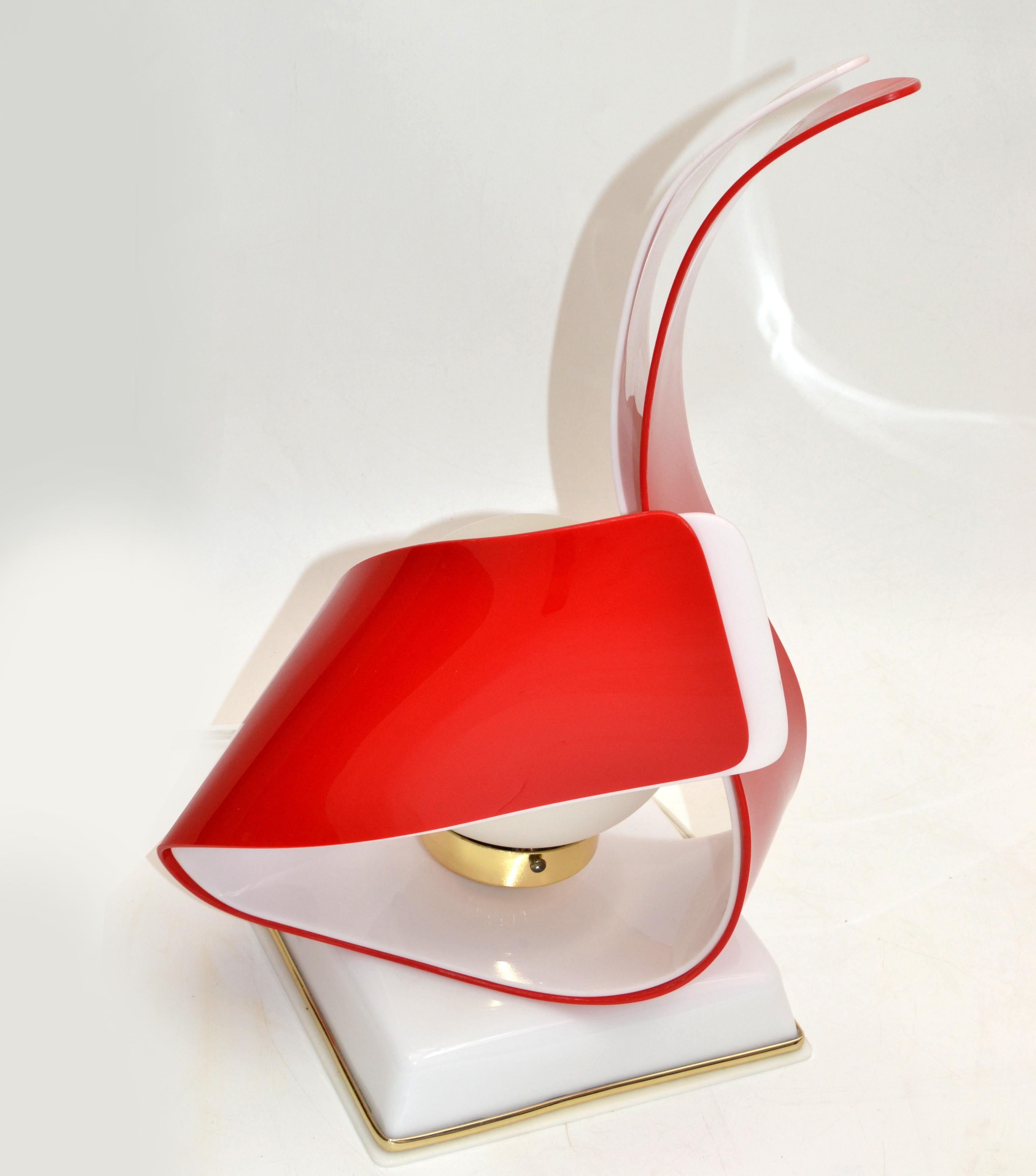 Red & White Acrylic Sculptural Table Lamp by Acrylic Design White Opaline Glass For Sale 3