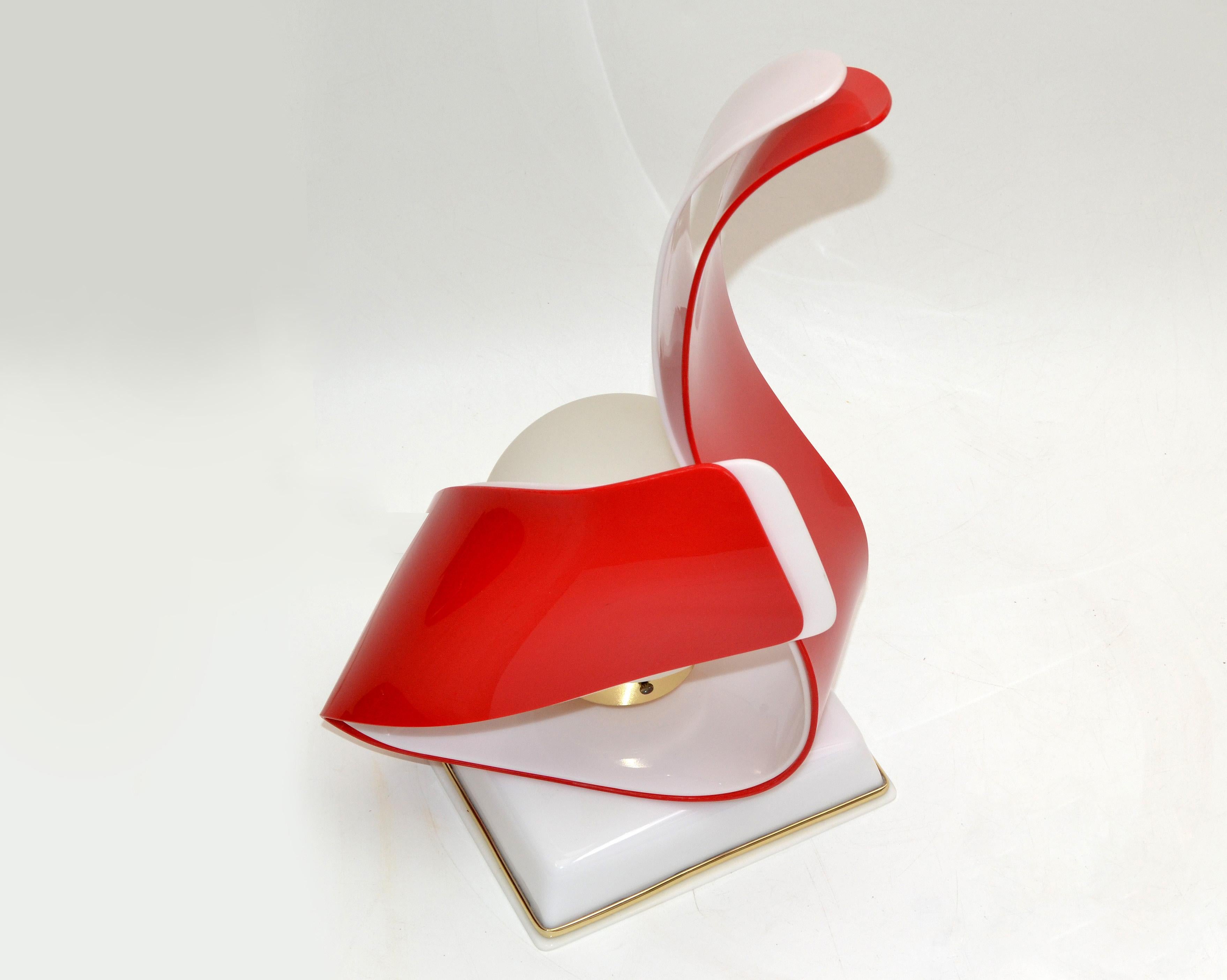 Hand-Crafted Red & White Acrylic Sculptural Table Lamp by Acrylic Design White Opaline Glass For Sale