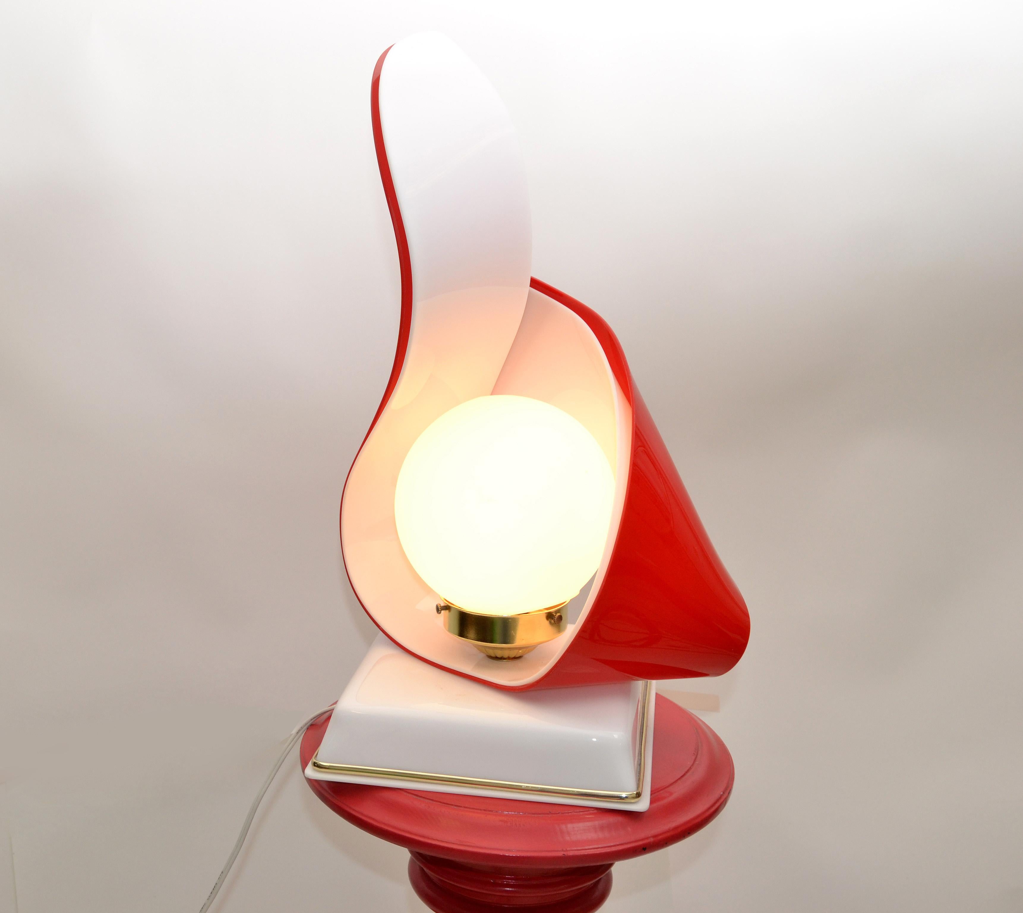 Brass Red & White Acrylic Sculptural Table Lamp by Acrylic Design White Opaline Glass For Sale