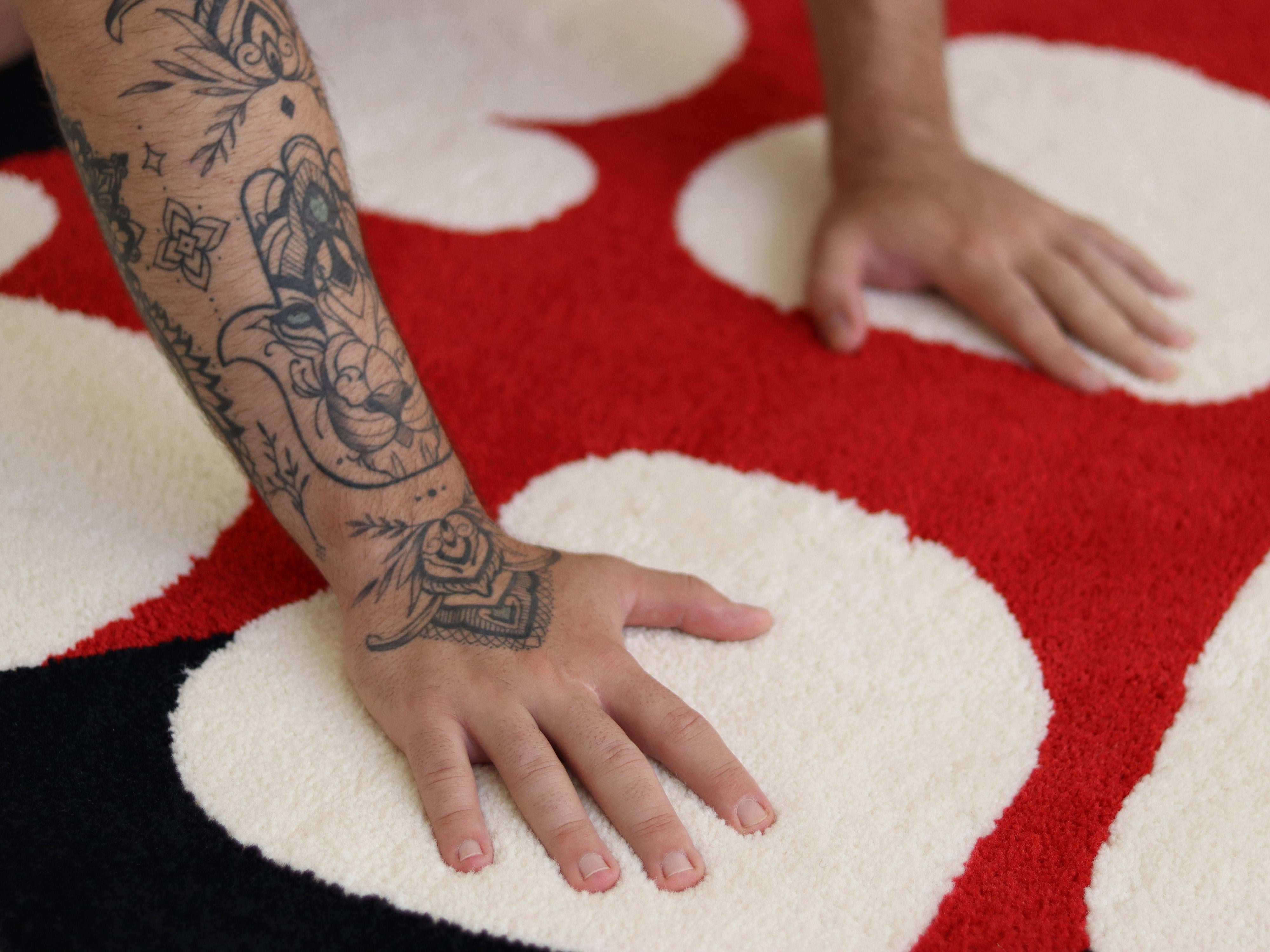 Roter, weißer und schwarzer Yeah Babyteppich aus der Graffiti-Kollektion von Paulo Kobylka im Angebot 8