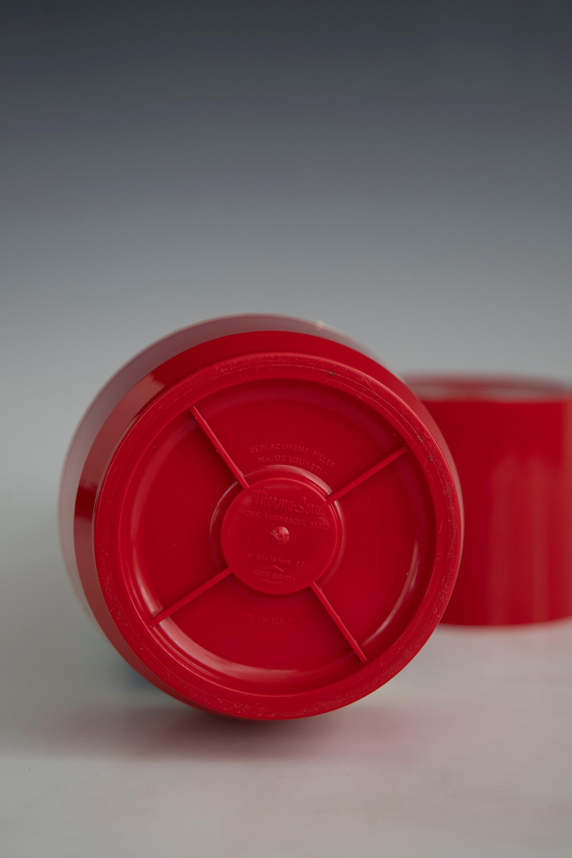 Thermos Thermo-Serv a forma di razzo rosso bianco e blu In condizioni buone in vendita a Ferndale, MI