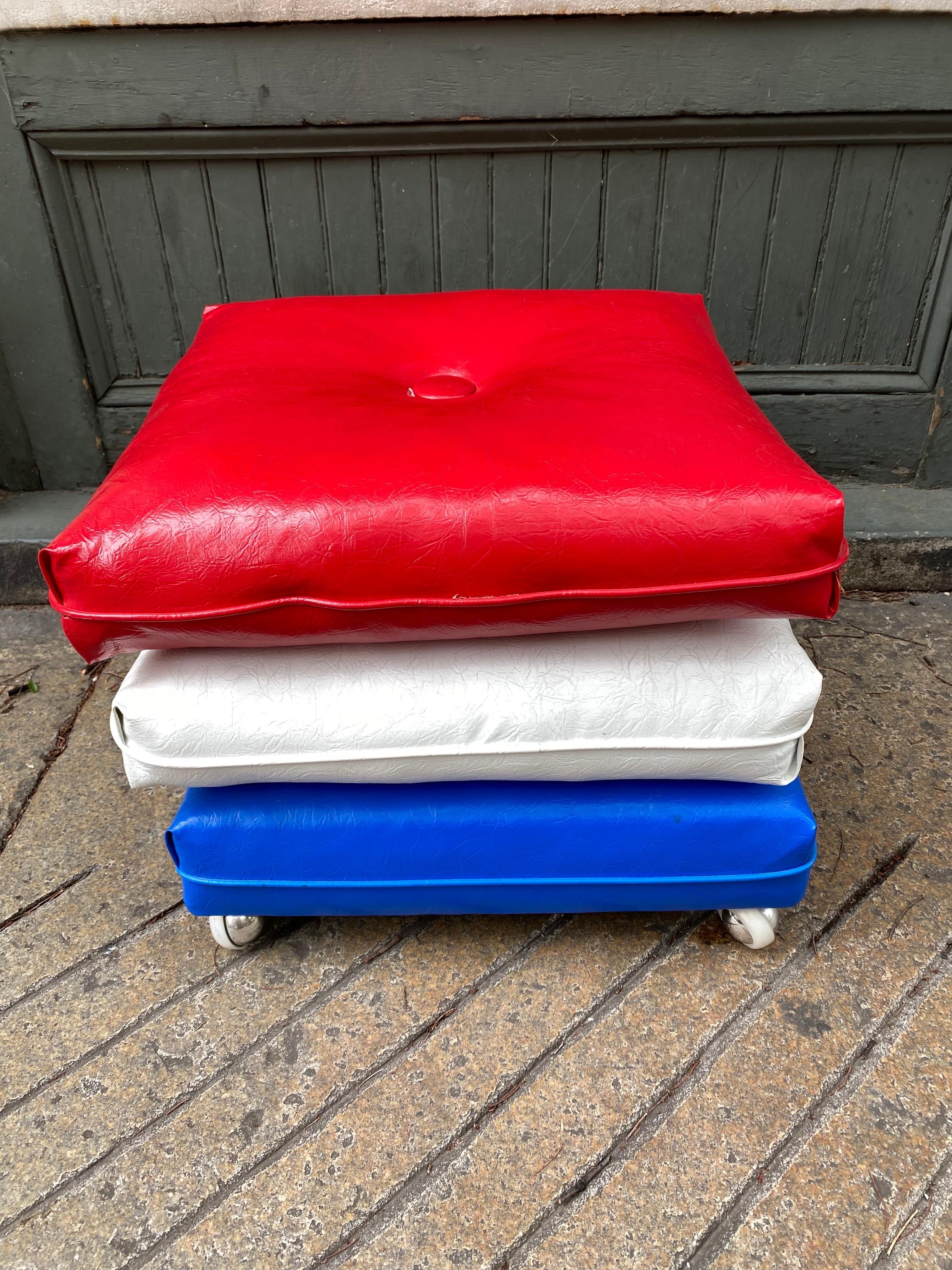 1970's Stacked Pillow Ottoman In Good Condition For Sale In Philadelphia, PA