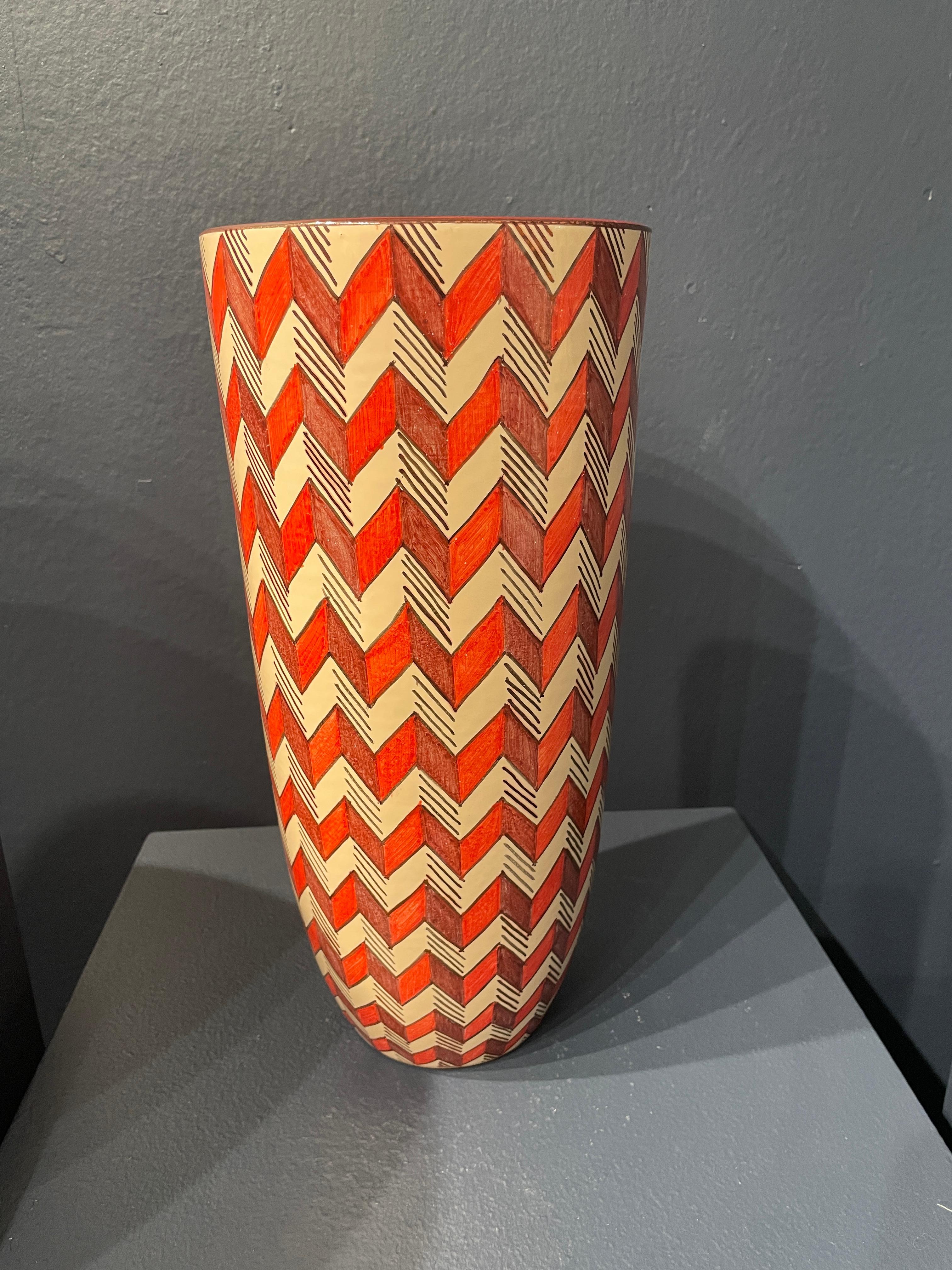 Vaso in ceramica Byzantium rosso e bianco dipinto a mano in maiolica Italia Contemporary in vendita 2