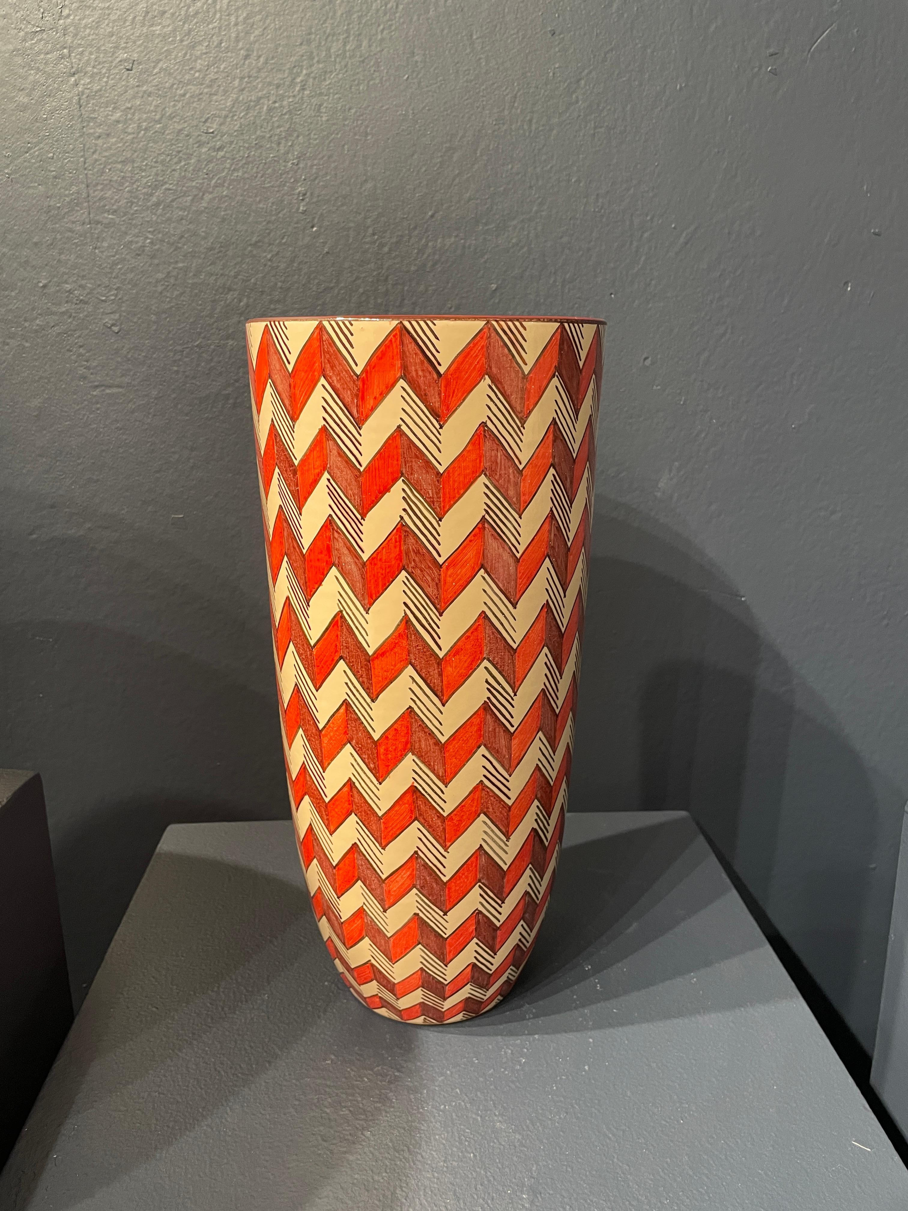 Vaso in ceramica Byzantium rosso e bianco dipinto a mano in maiolica Italia Contemporary in vendita 3