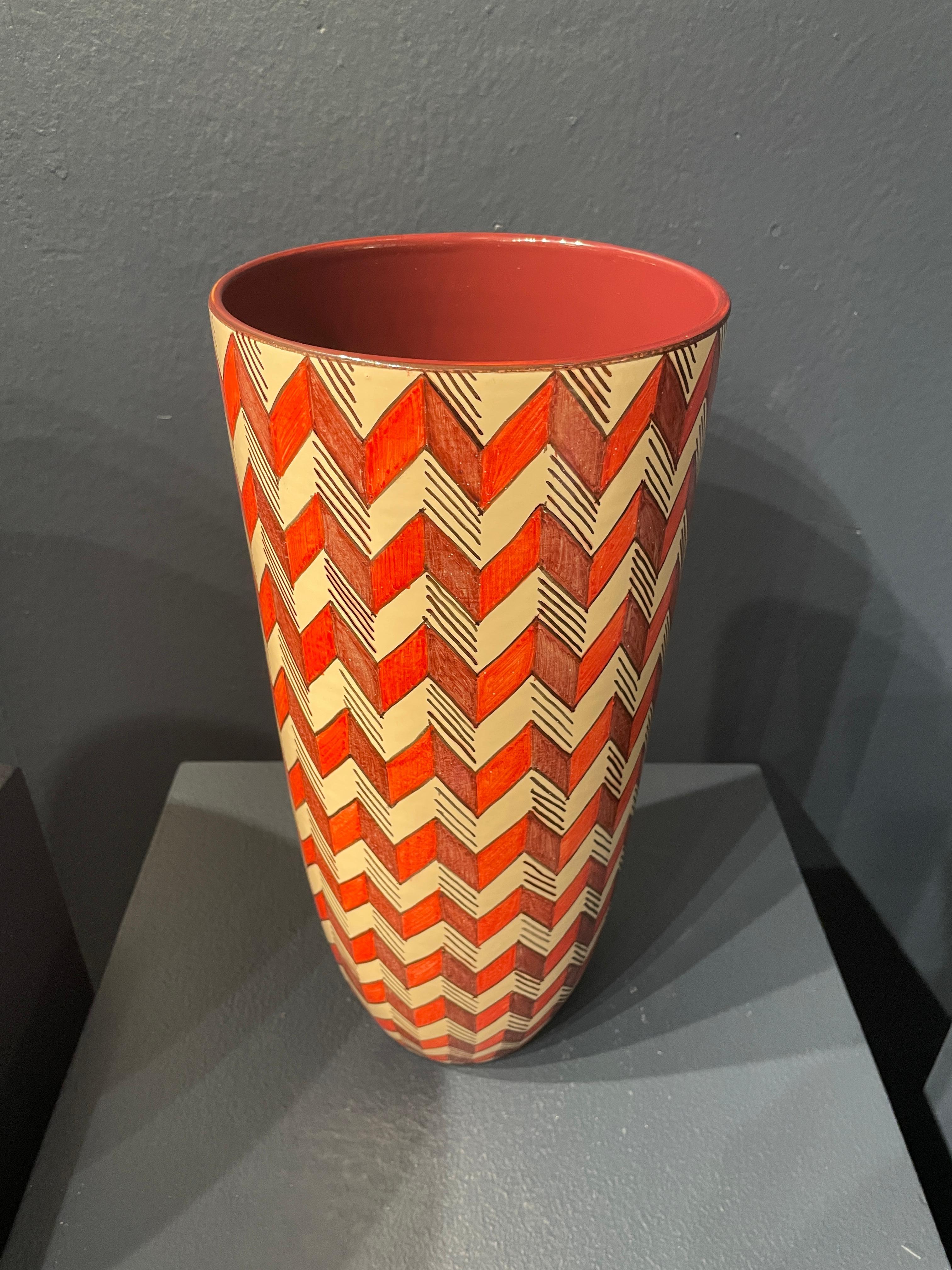 Vaso in ceramica Byzantium rosso e bianco dipinto a mano in maiolica Italia Contemporary In condizioni Nuovo in vendita a London, GB