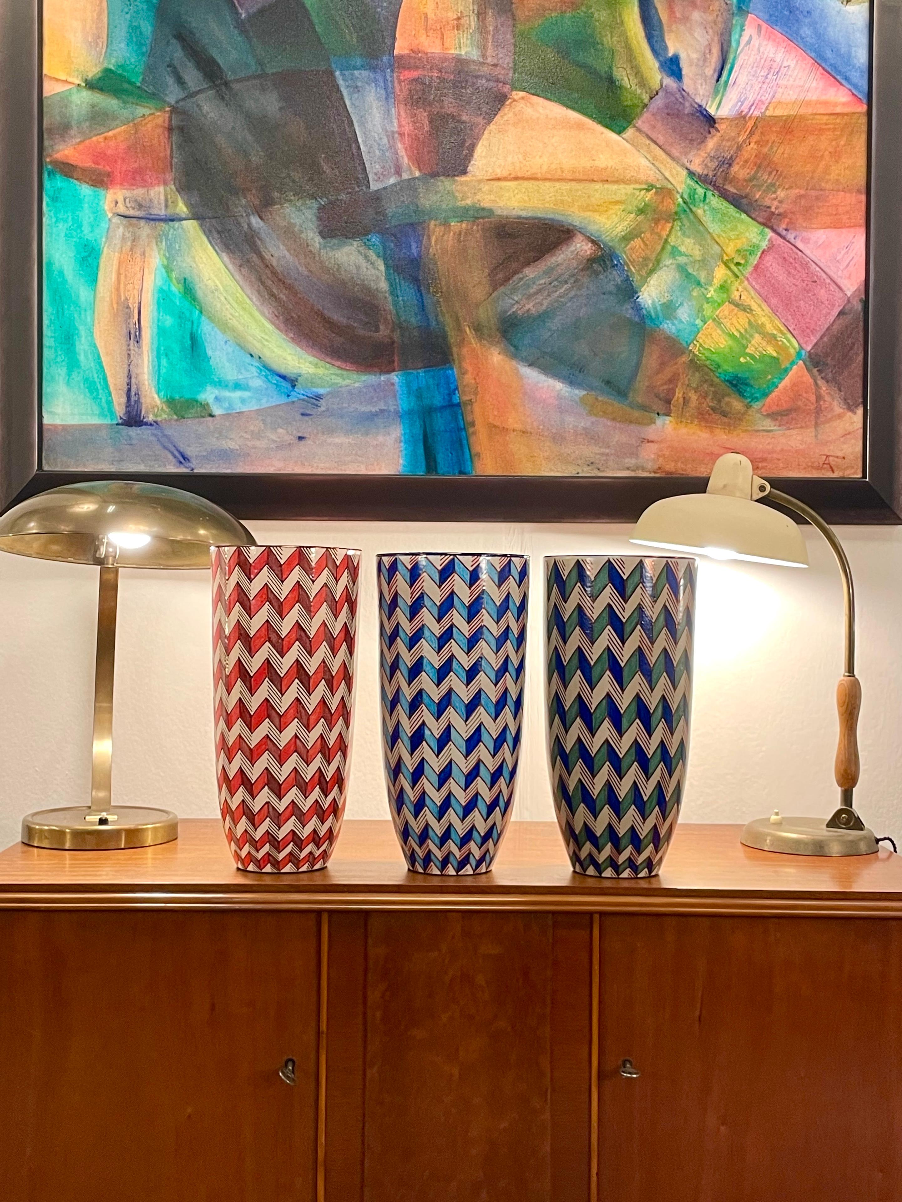 XXI secolo e contemporaneo Vaso in ceramica Byzantium rosso e bianco dipinto a mano in maiolica Italia Contemporary in vendita