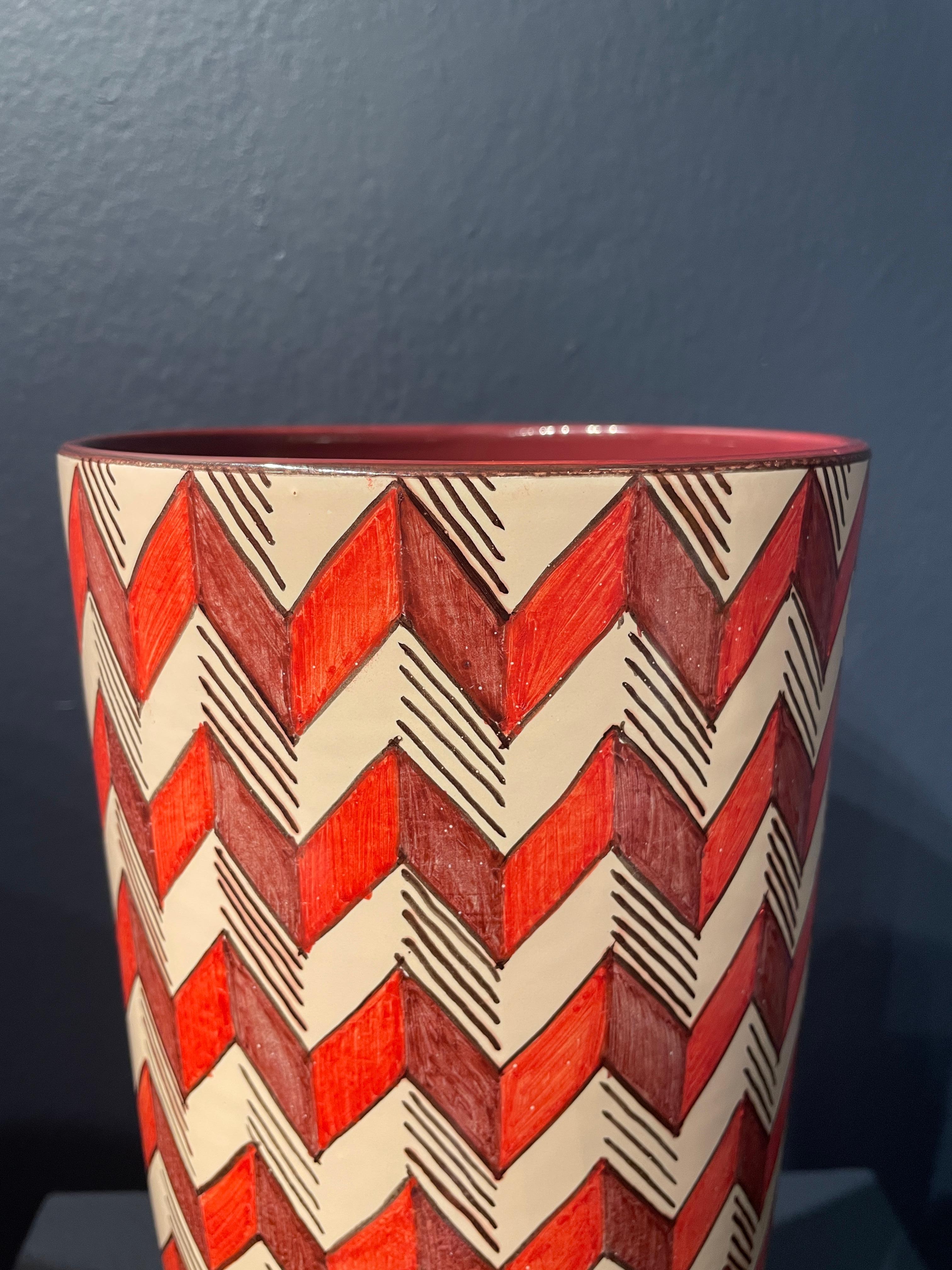 Vaso in ceramica Byzantium rosso e bianco dipinto a mano in maiolica Italia Contemporary in vendita 1