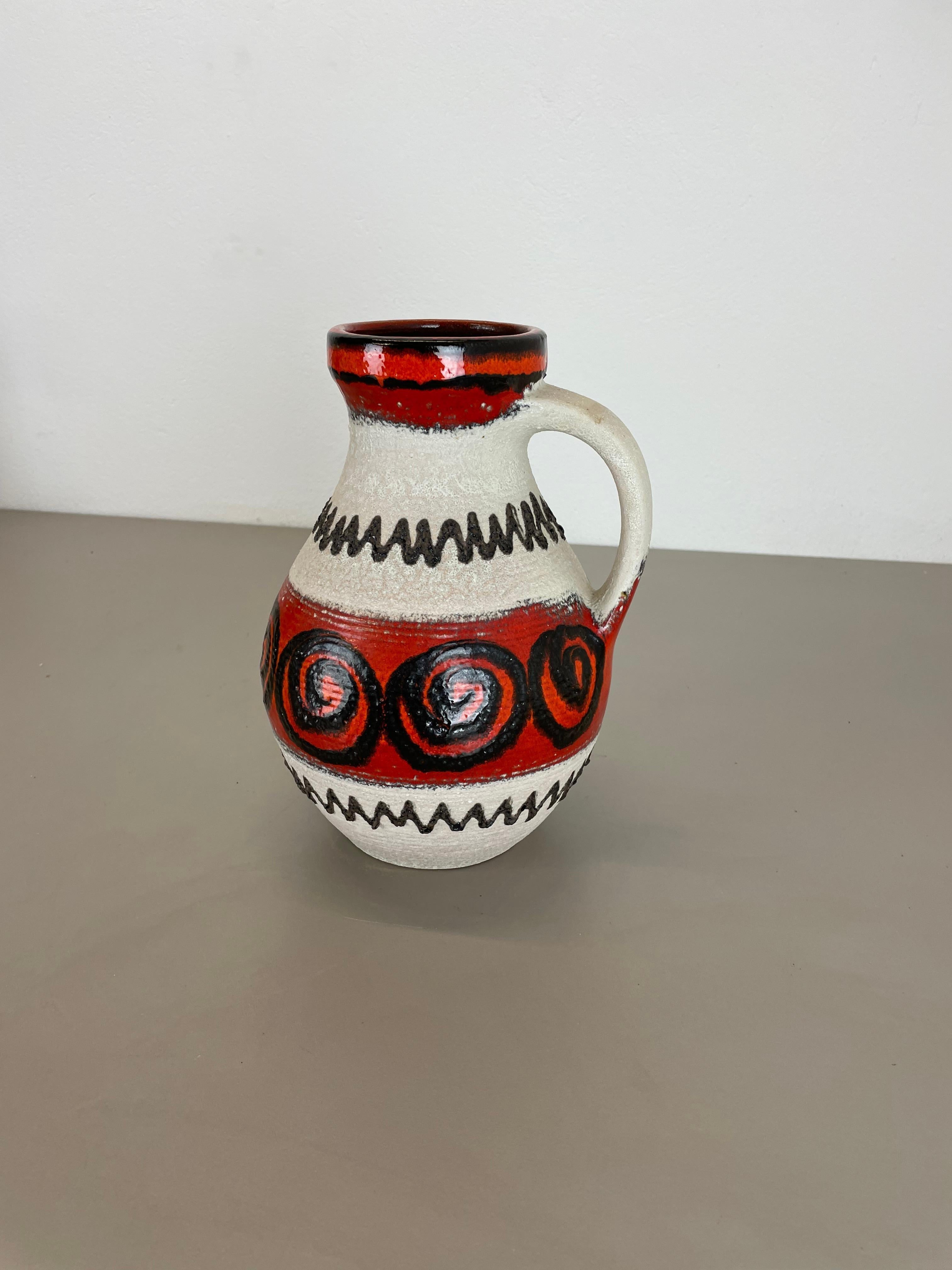 rot weiß Keramik Brutalistische Vase Fat Lava Carstens Tönnieshof, Deutschland, 1970er Jahre (20. Jahrhundert) im Angebot