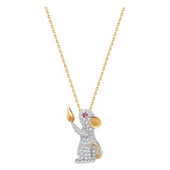 Collana con ciondolo a forma di topo in argento placcato oro con zirconi rossi e bianchi