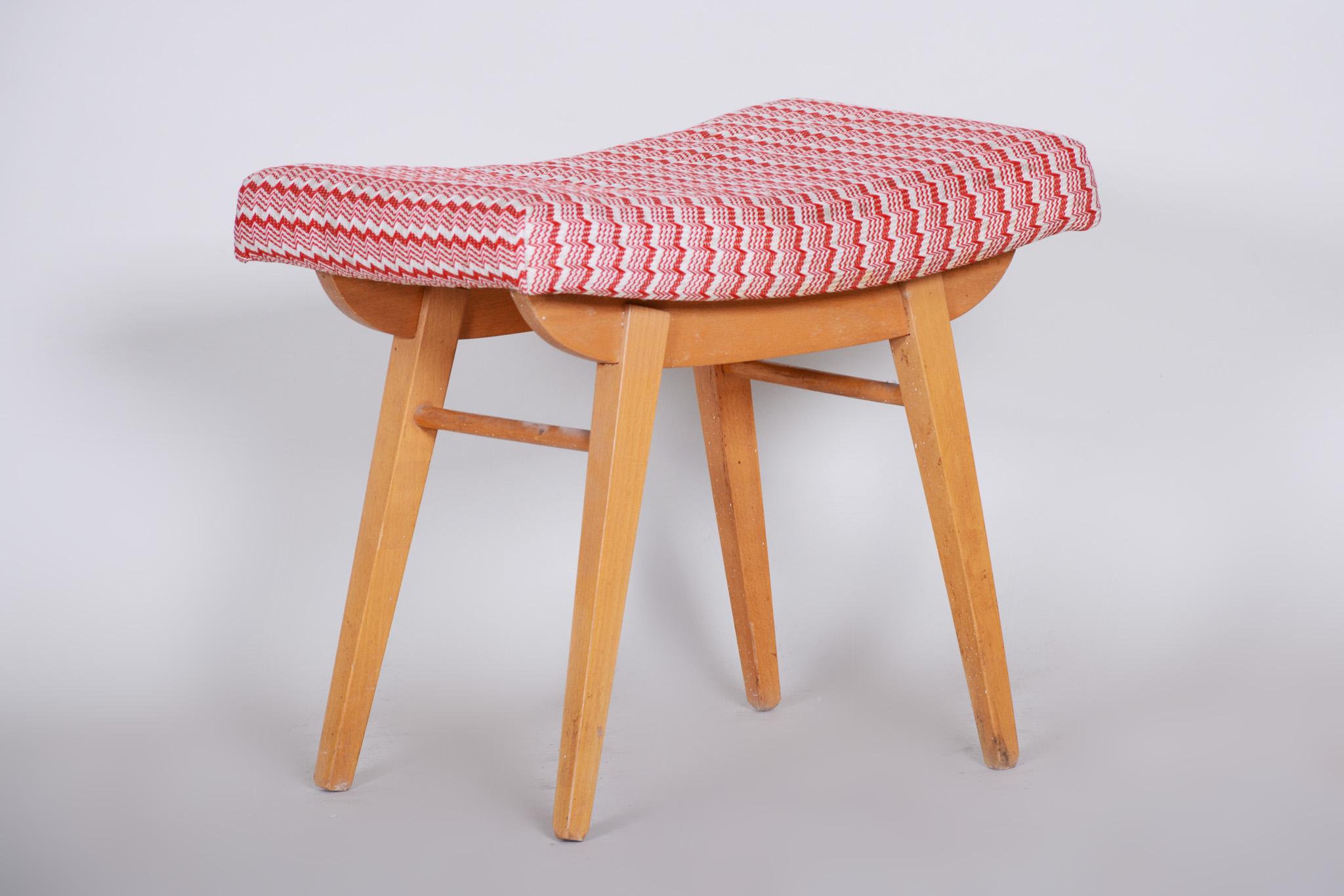 Red and White Midcentury Beech Stool, 1960s, Original Preserved Condition In Good Condition For Sale In Horomerice, CZ