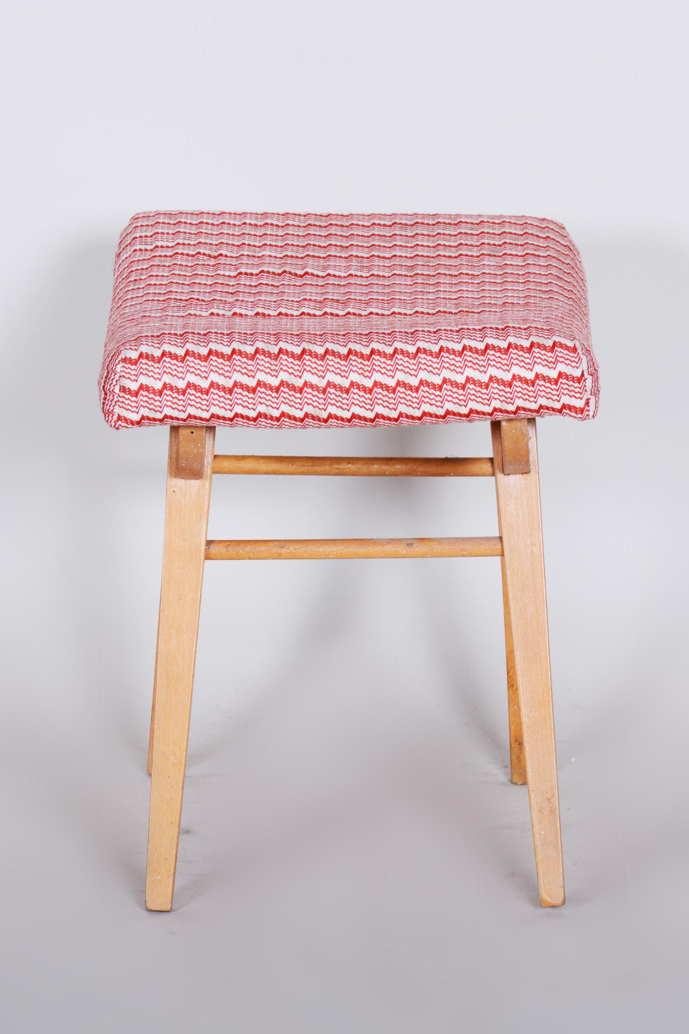Red and White Midcentury Beech Stool, 1960s, Original Preserved Condition For Sale 1