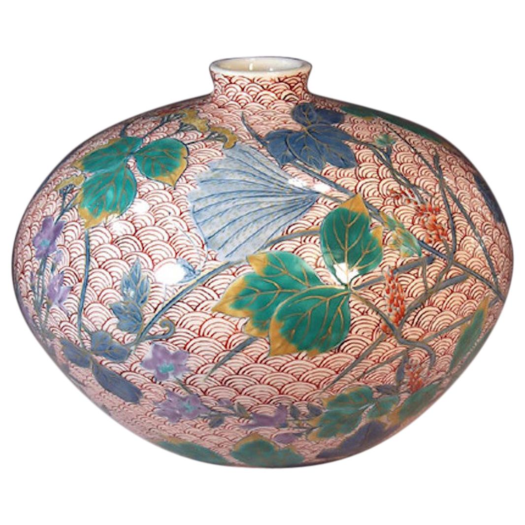 Japanische Vase aus grünem, blauem und weißem Porzellan des zeitgenössischen Künstlers