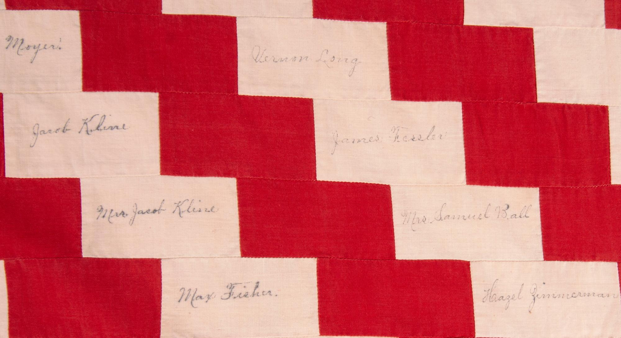 Rot-weißer Sonnenschein und Schatten Signature Quilt, ca. 1901 (amerikanisch) im Angebot