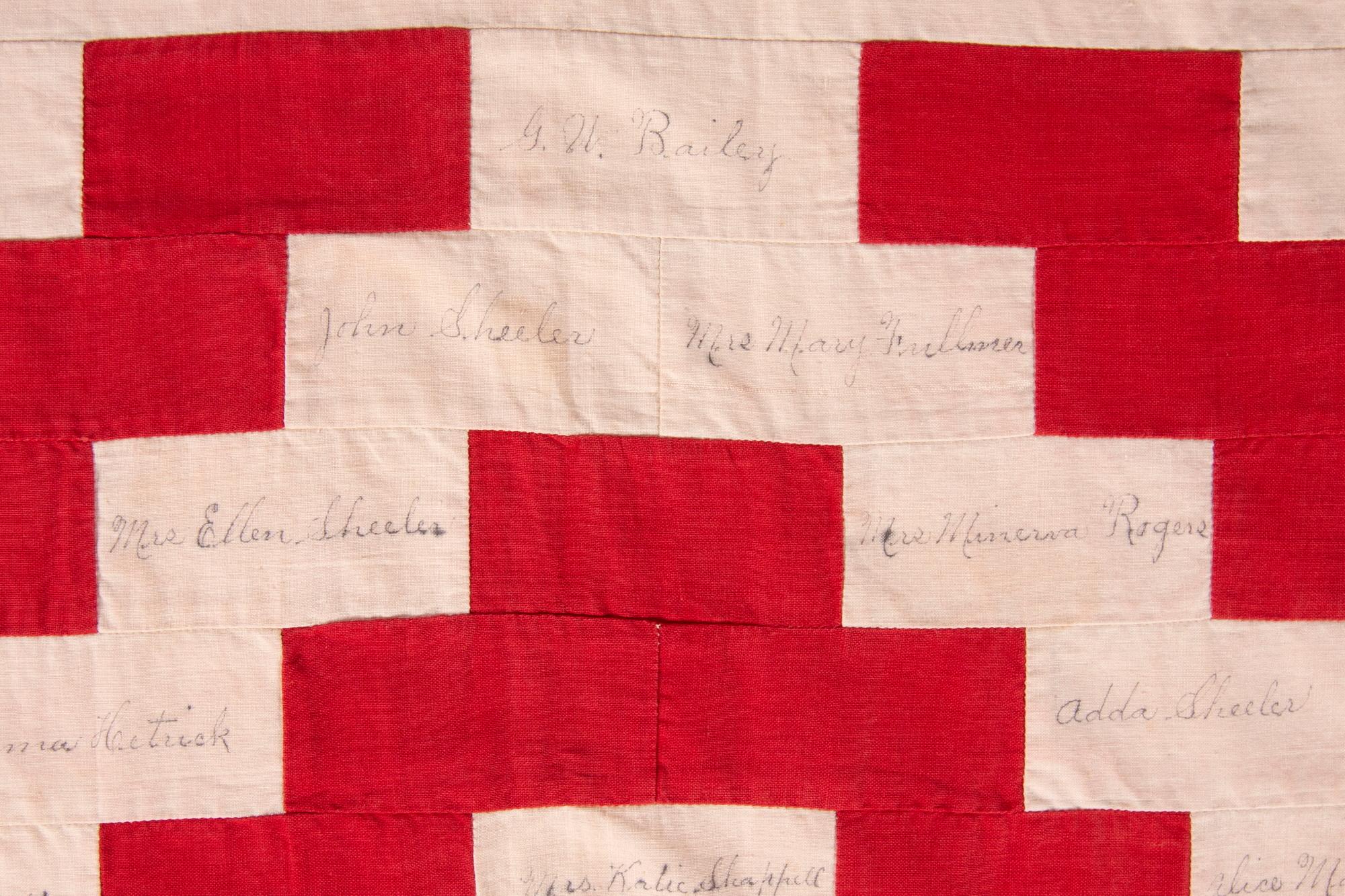 Rot-weißer Sonnenschein und Schatten Signature Quilt, ca. 1901 im Zustand „Gut“ im Angebot in York County, PA