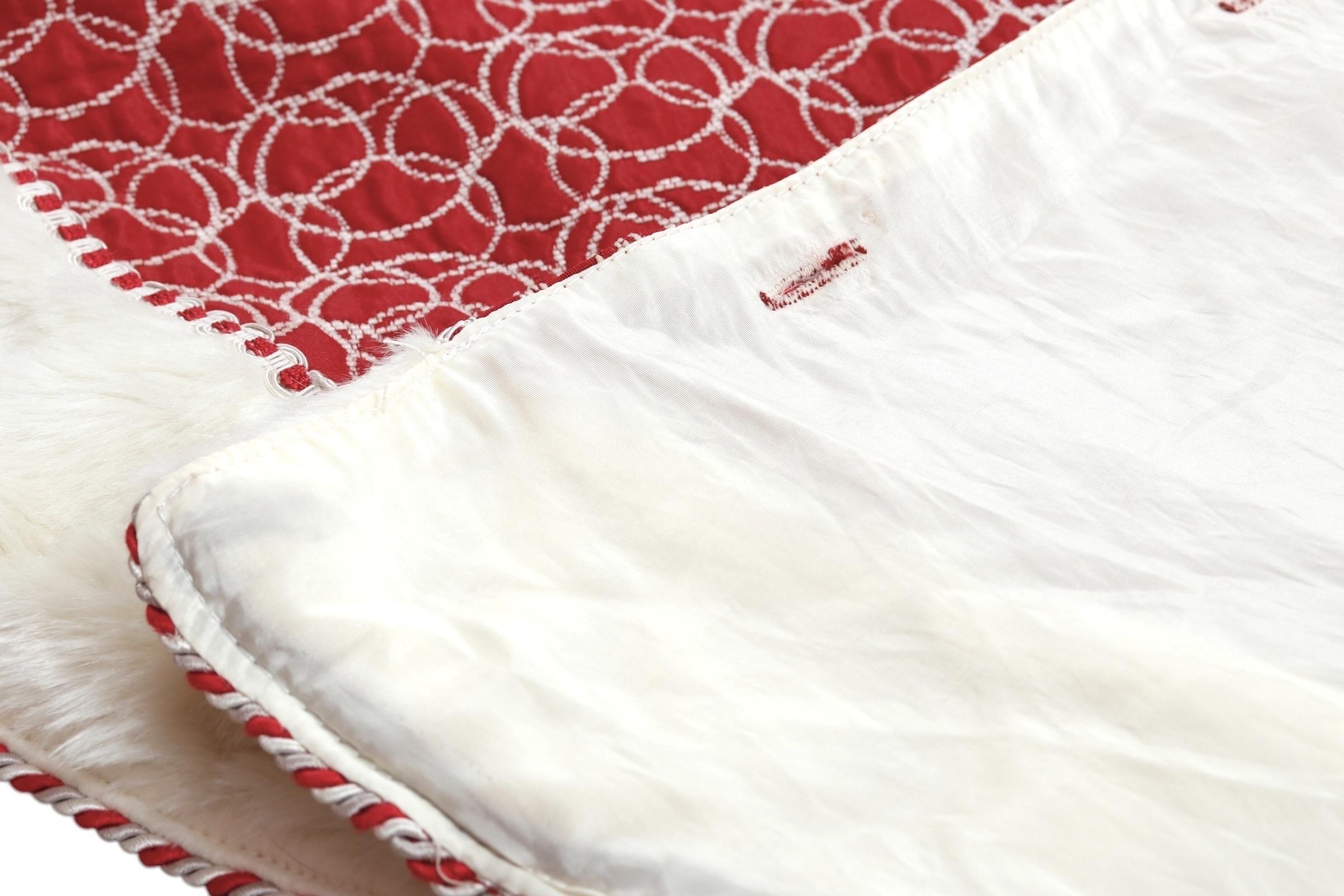 Red & White Tree Skirt with Faux Fur Trim For Sale 3