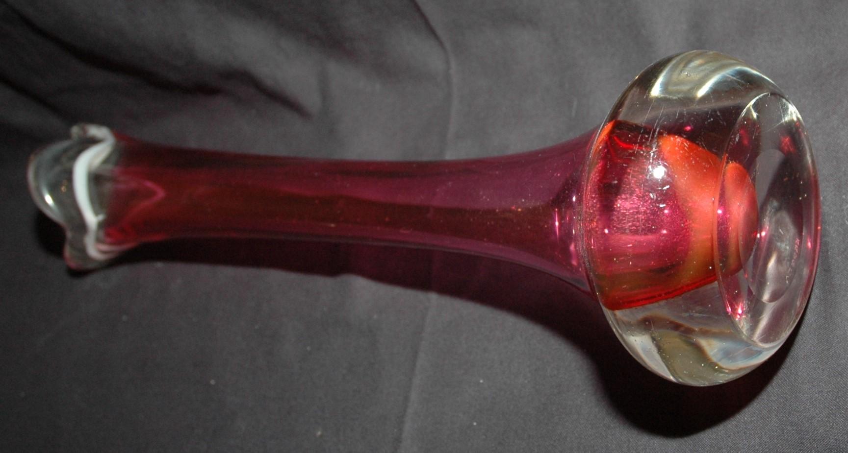 Scandinavian Modern Red/white tripple of the famous Flygsfors Coquille mid 19th century glass For Sale