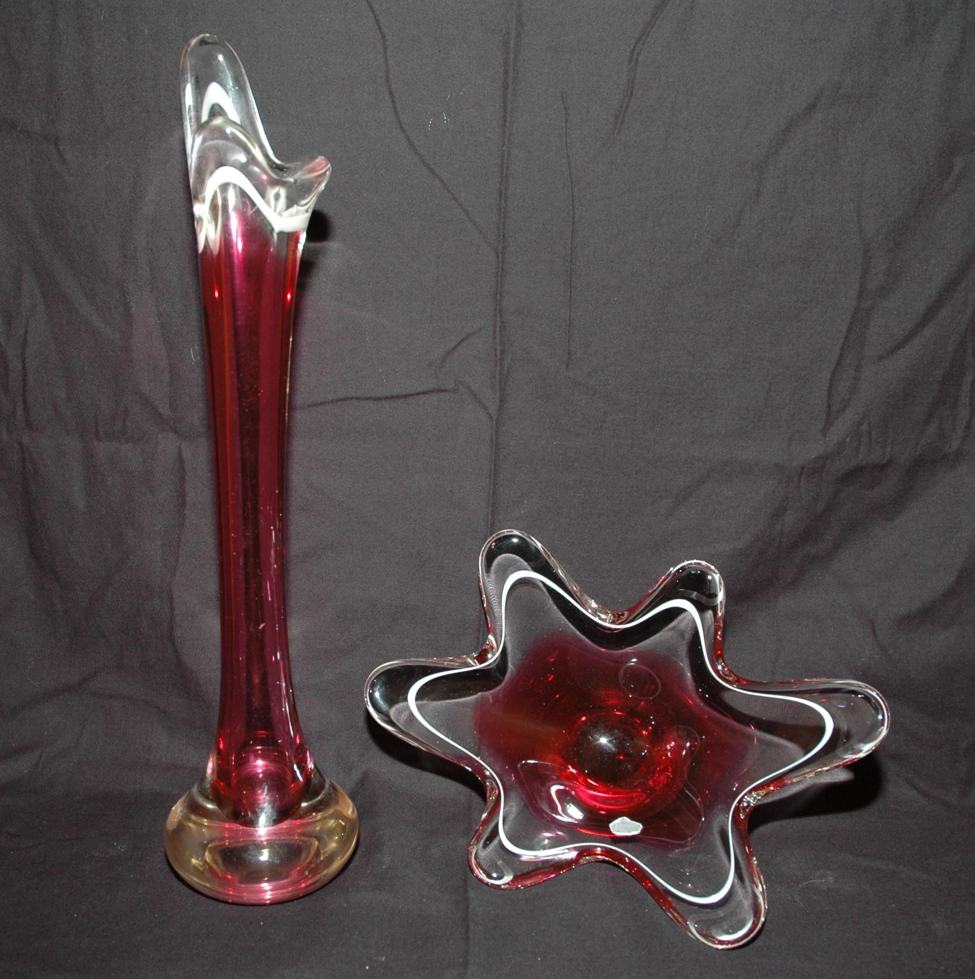 Hand-Crafted Red/white tripple of the famous Flygsfors Coquille mid 19th century glass For Sale