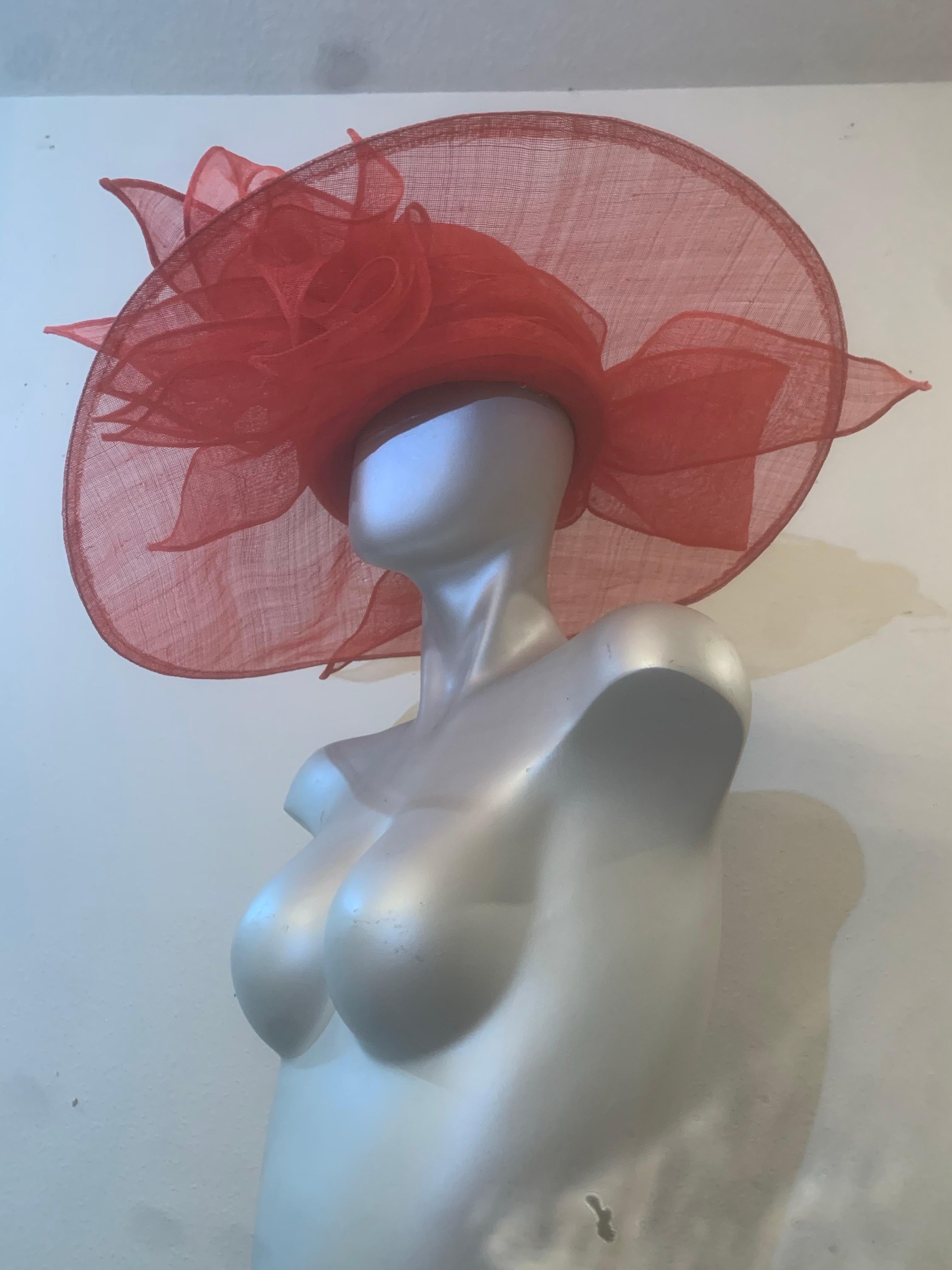 Cappello di paglia Couture rosso a tesa larga con corona rotonda ed esuberanti fiocchi di paglia in vendita 6
