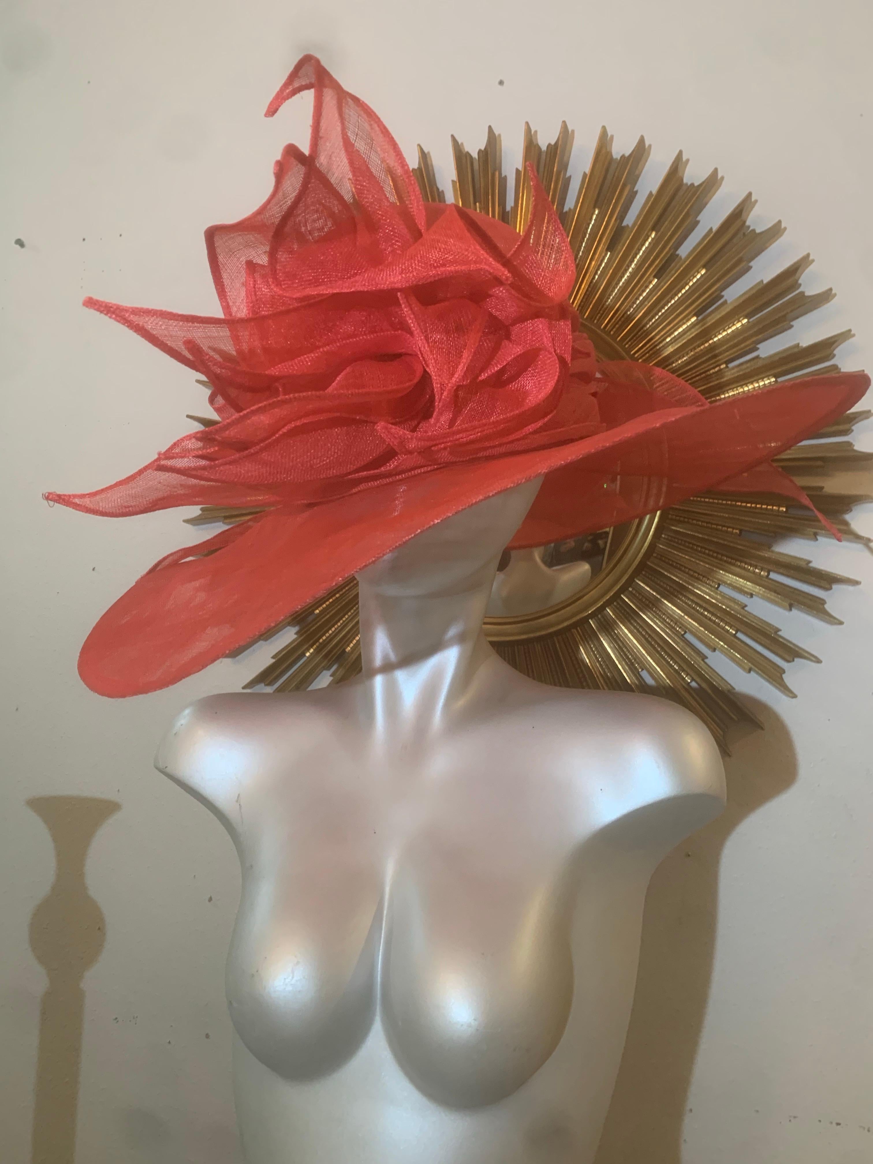 Cappello di paglia Couture rosso a tesa larga con corona rotonda ed esuberanti fiocchi di paglia in vendita 7