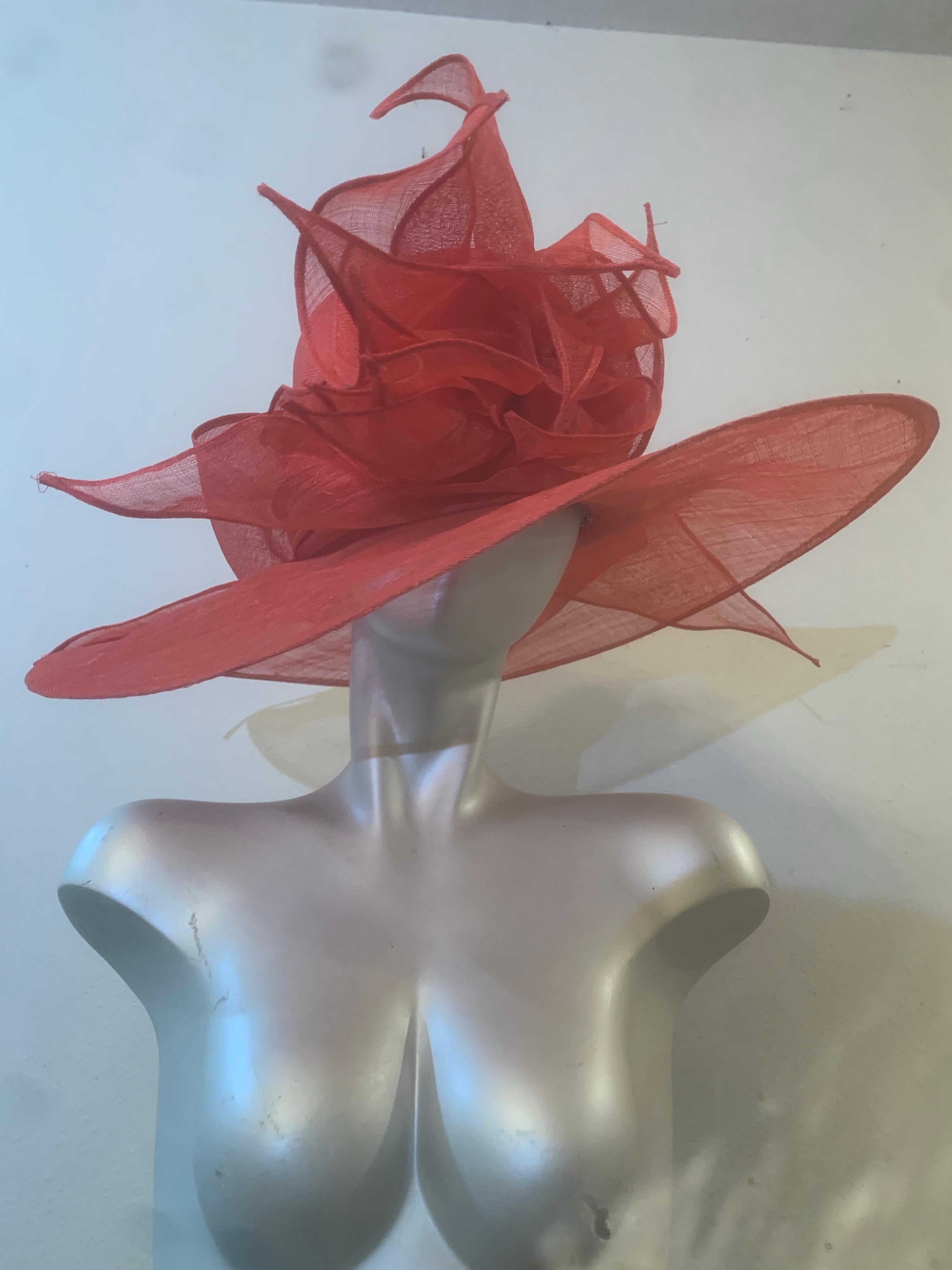Cappello di paglia Couture rosso a tesa larga con corona rotonda ed esuberanti fiocchi di paglia in vendita 8