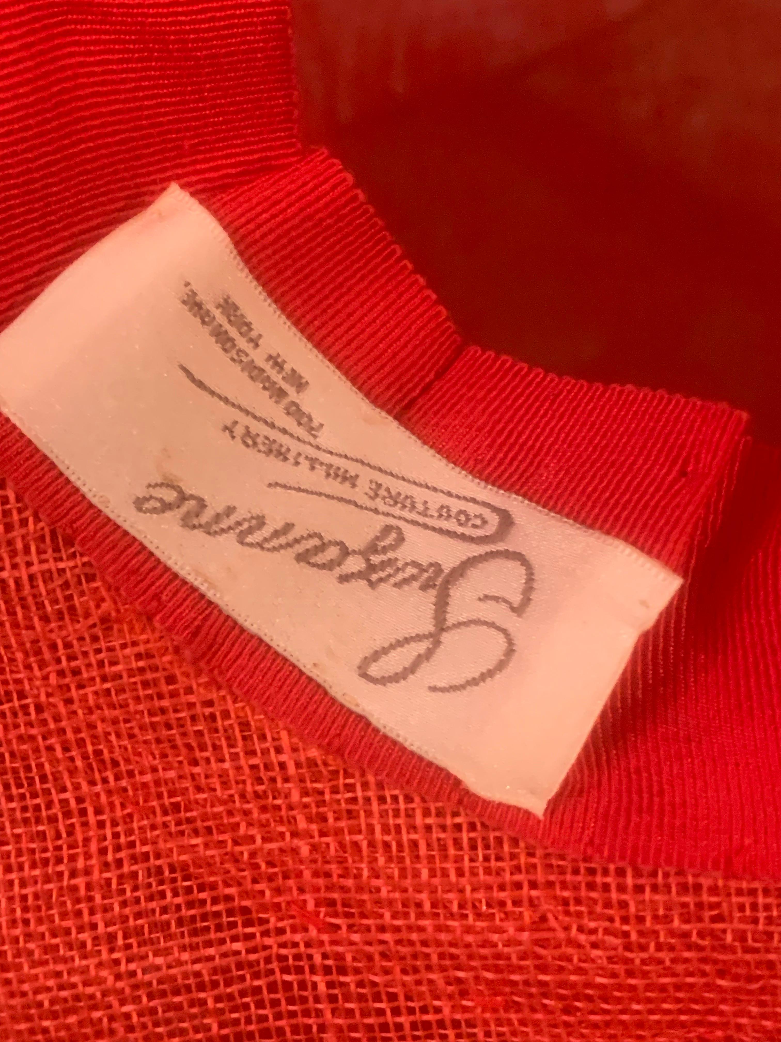 Cappello di paglia Couture rosso a tesa larga con corona rotonda ed esuberanti fiocchi di paglia in vendita 10