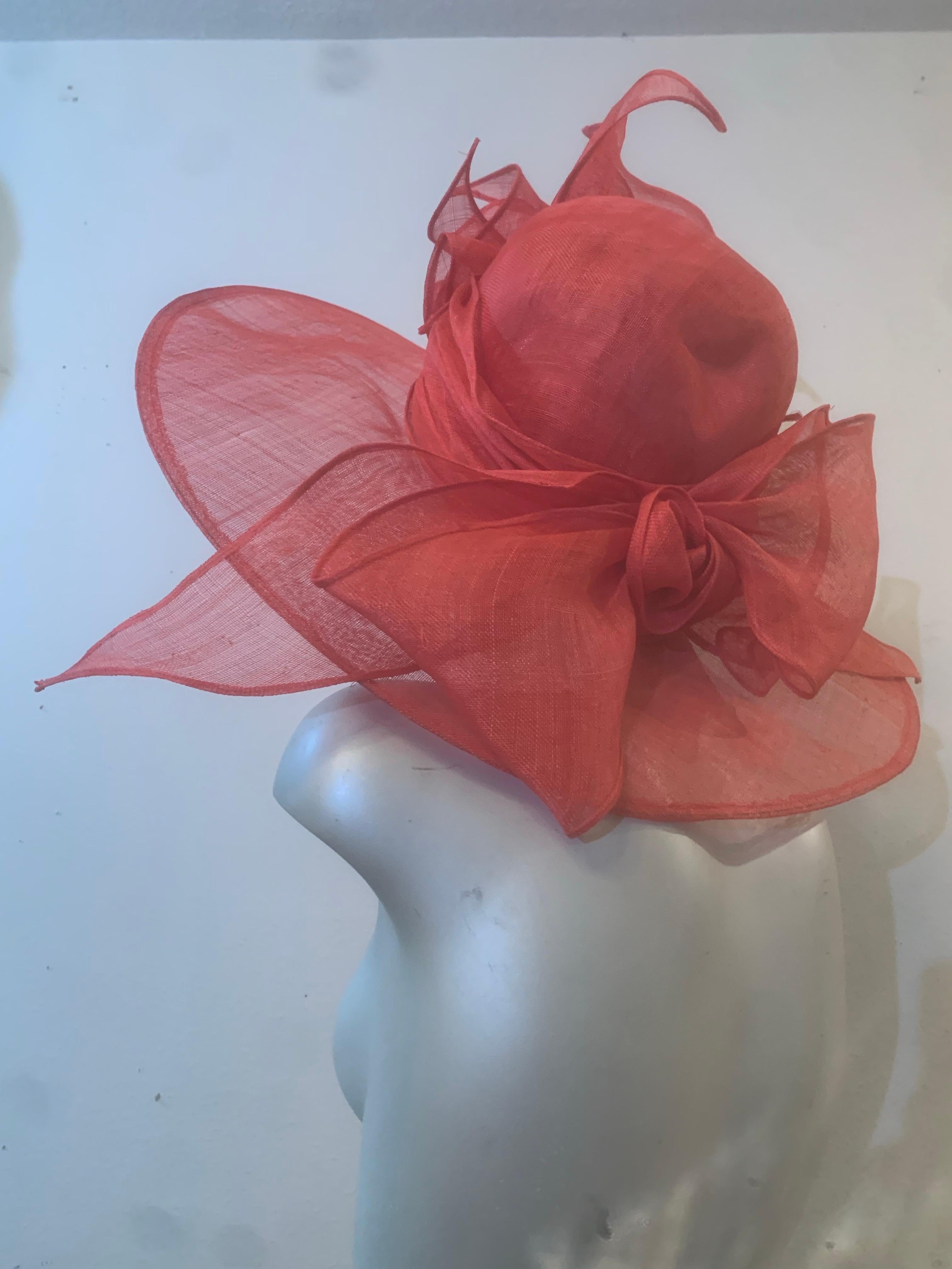 Cappello di paglia Couture rosso a tesa larga con corona rotonda ed esuberanti fiocchi di paglia in vendita 4
