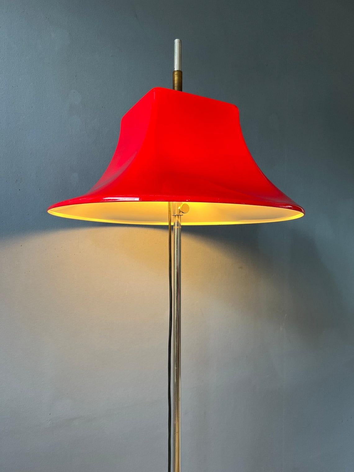 Very rare red space age floor lamp by Willem Hagoort with thick acrylic glass shade. The shade can be moved up and down the (heavy) base. The lamp requires two E27 lightbulbs and currently has an EU-plug (works outside EU with