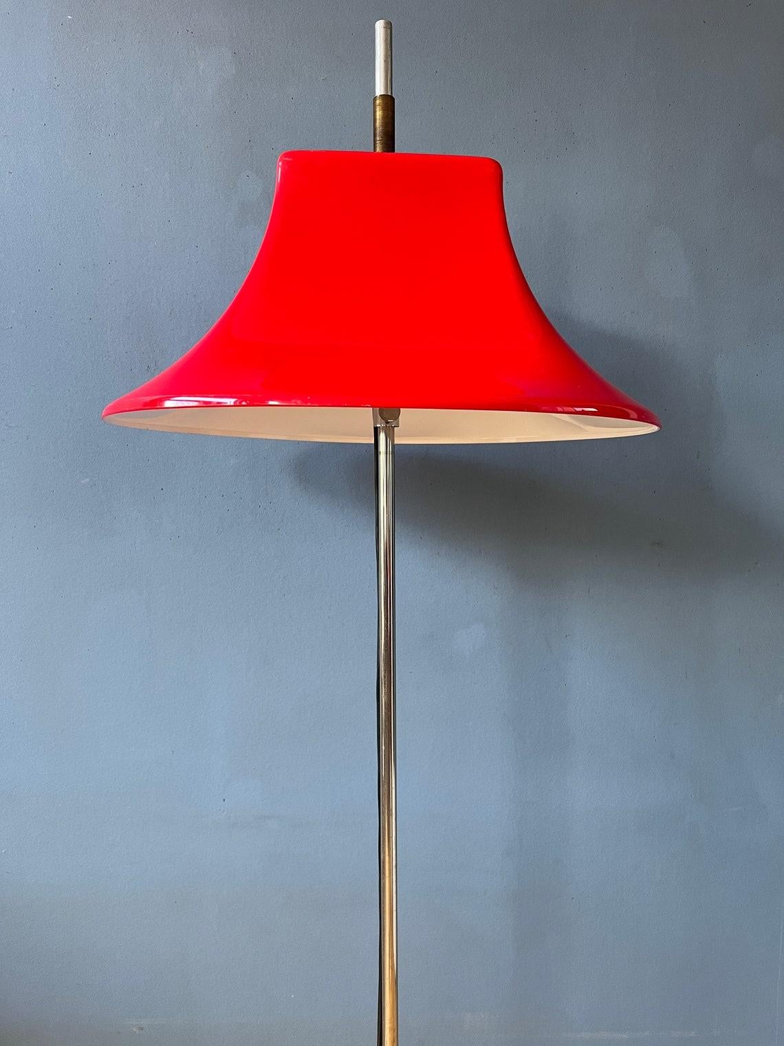 Lampadaire rouge de Willem Hagoort de l'ère spatiale - Lampadaire en verre acrylique du milieu du siècle dernier, 1970 en vente 1