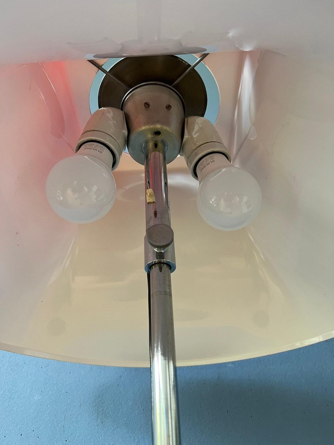 Rote Willem Hagoort Space Age Stehlampe aus Acrylglas – Mid-Century-Lampe, 1970er Jahre im Angebot 4