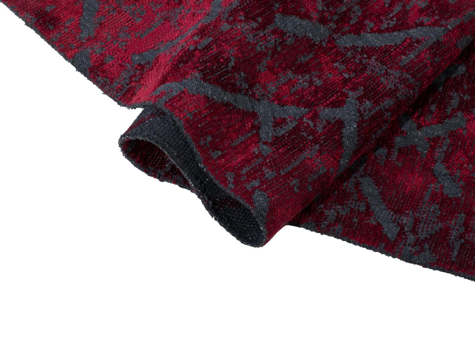 La Collection Rapture est une collection de tapis haut de gamme qui comprend 29 options de design de tapis, dans 155 combinaisons de design et de couleurs de tapis, pour un total de 620 combinaisons différentes de design-couleur-taille. Les tapis