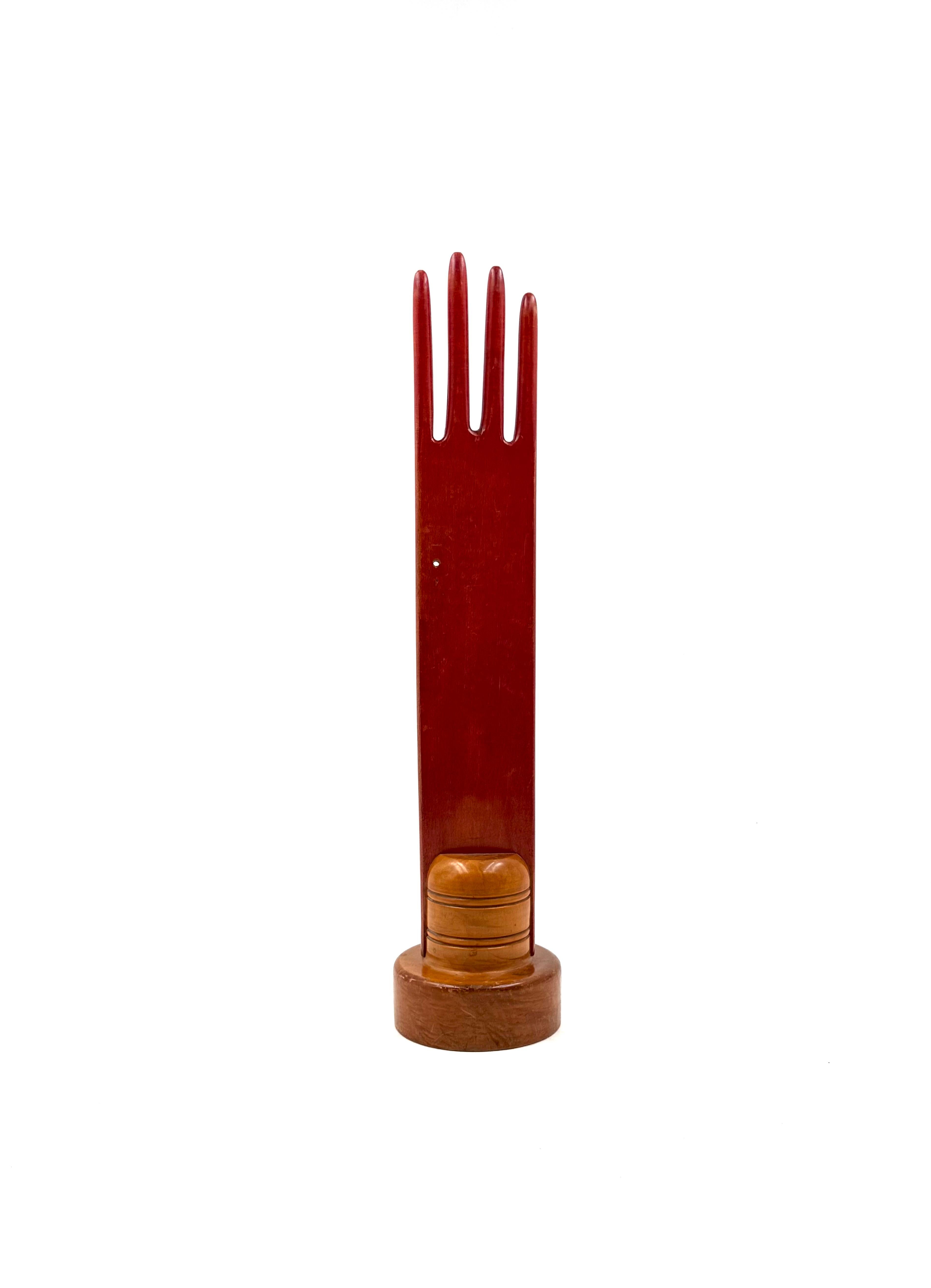 Handschmuckdisplay aus rotem Holz, Frankreich 1960er Jahre (French) im Angebot