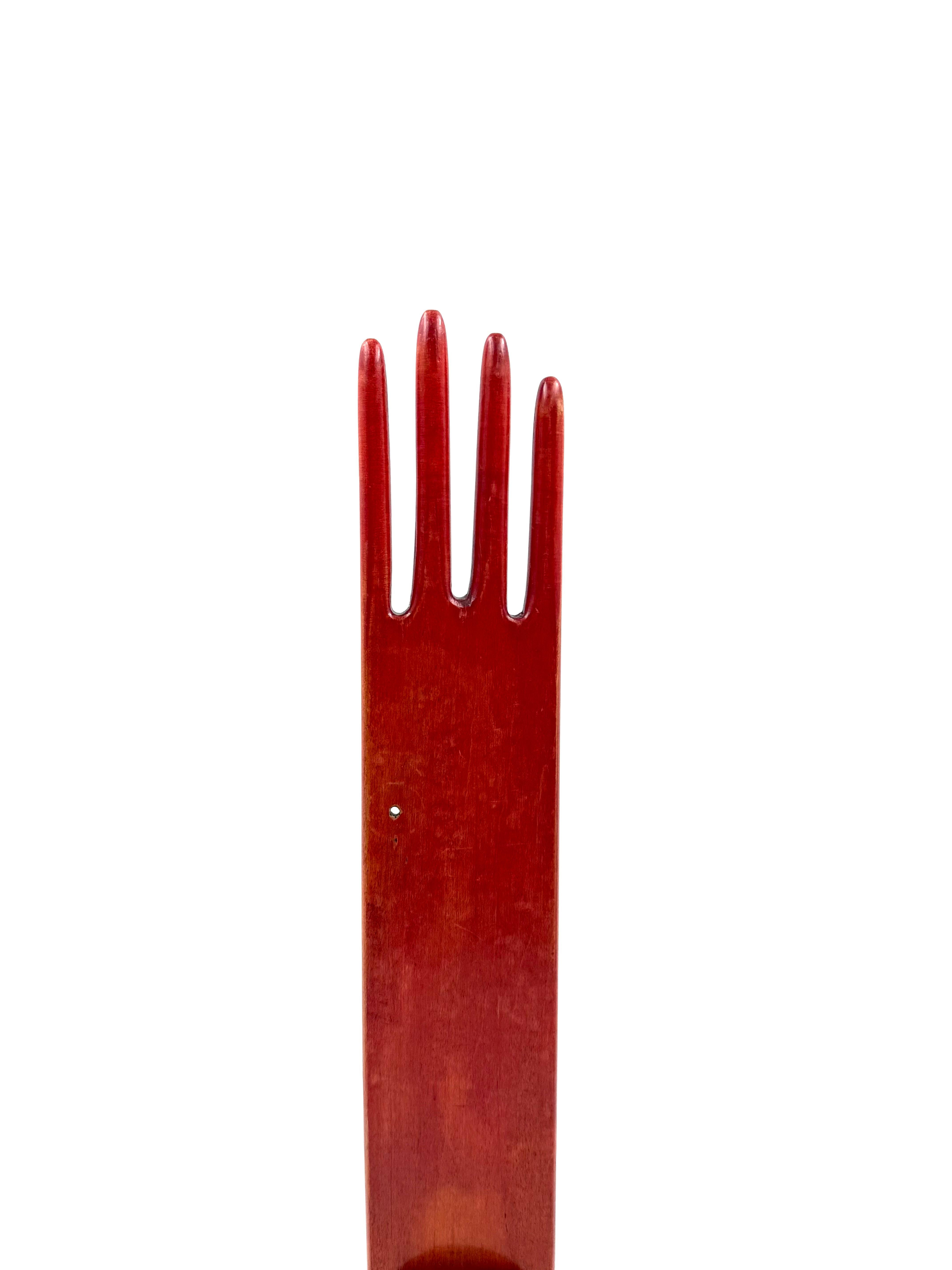 Handschmuckdisplay aus rotem Holz, Frankreich 1960er Jahre im Angebot 1