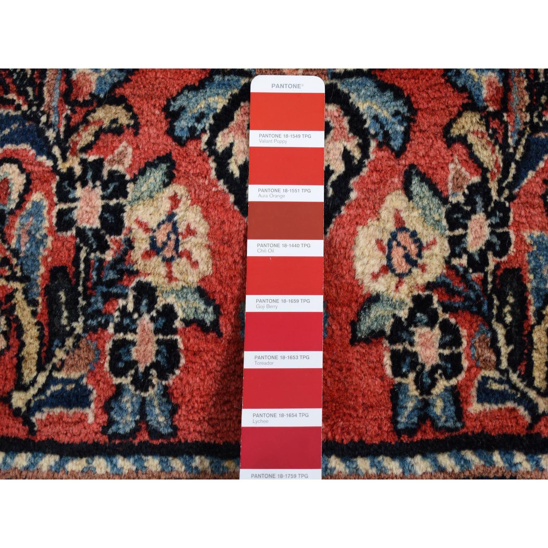 Antiker persischer Sarouk-Teppich aus roter, reiner, weicher und dicker Wolle, handgeknüpft (Mitte des 20. Jahrhunderts) im Angebot