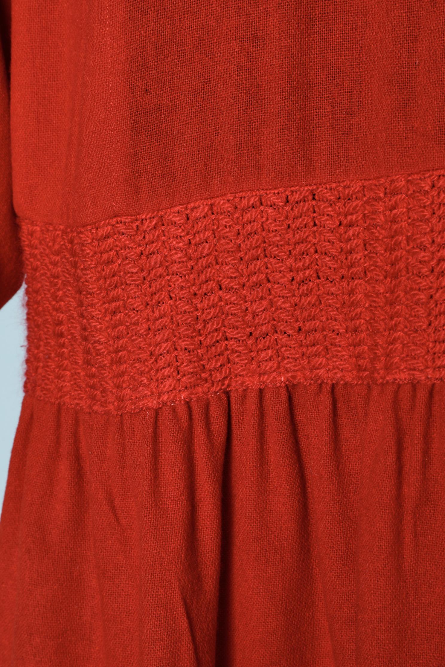 Rouge Robe en laine rouge avec détails en maille de style russe Yves Saint Laurent Rive Gauche  en vente