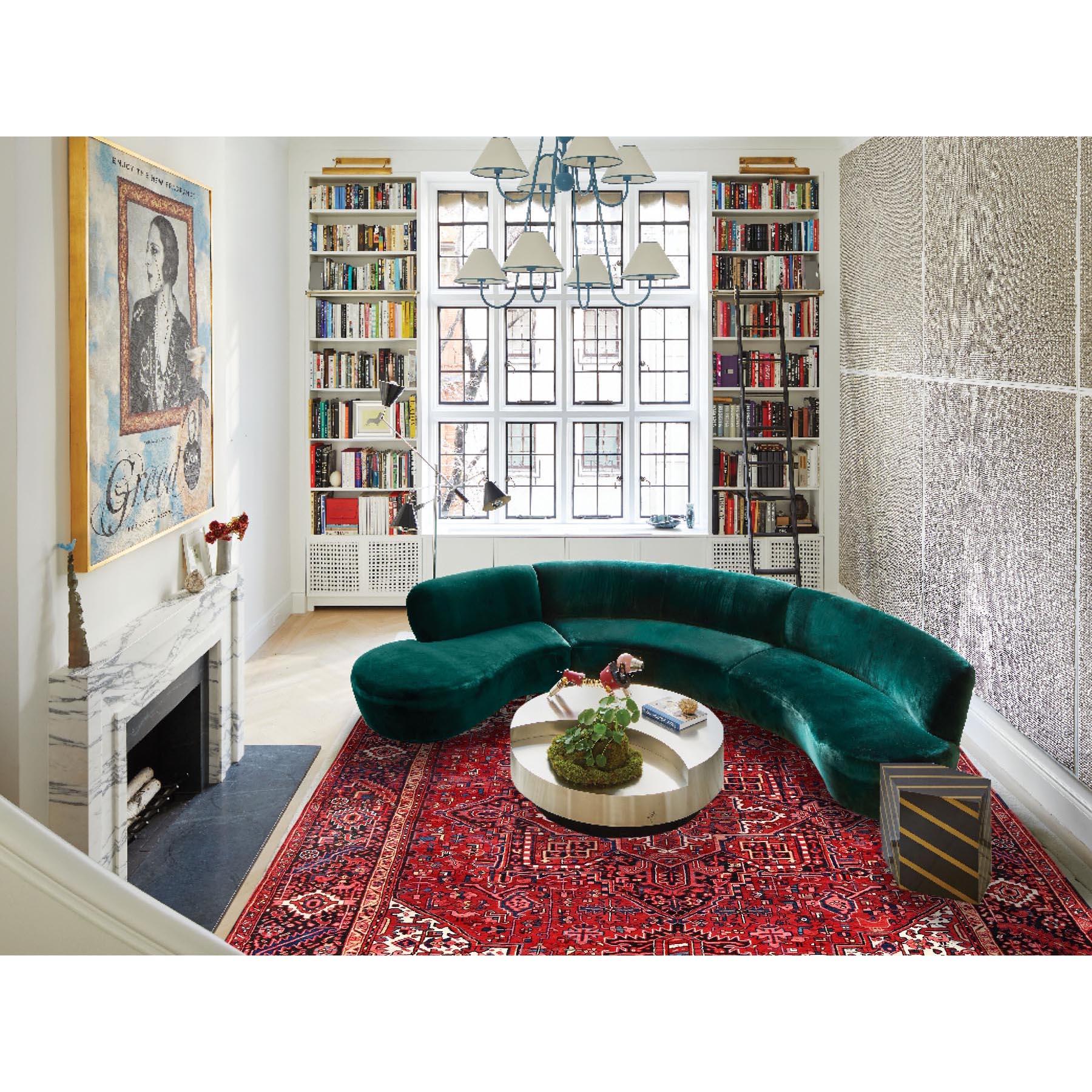 Ce fabuleux tapis noué à la main a été créé et conçu pour une résistance et une durabilité accrues. Ce tapis a été fabriqué à la main pendant des semaines selon la méthode traditionnelle qui est utilisée pour faire des
Taille exacte du tapis en