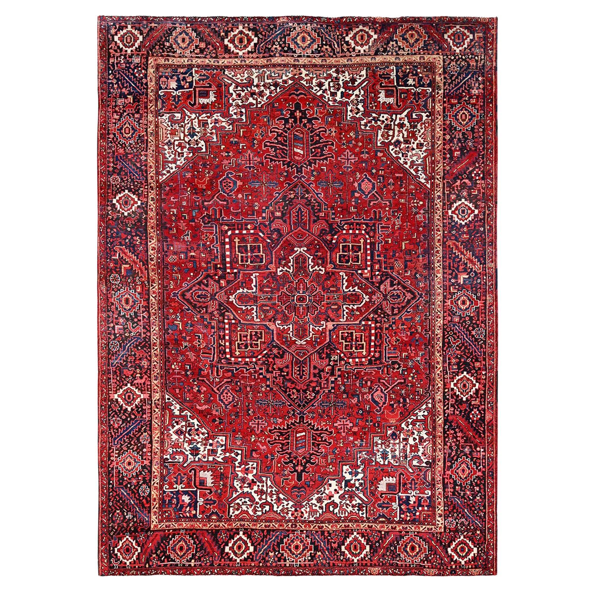 Tapis de style bohème vintage Heriz en laine rouge nouée à la main, à l'aspect vieilli